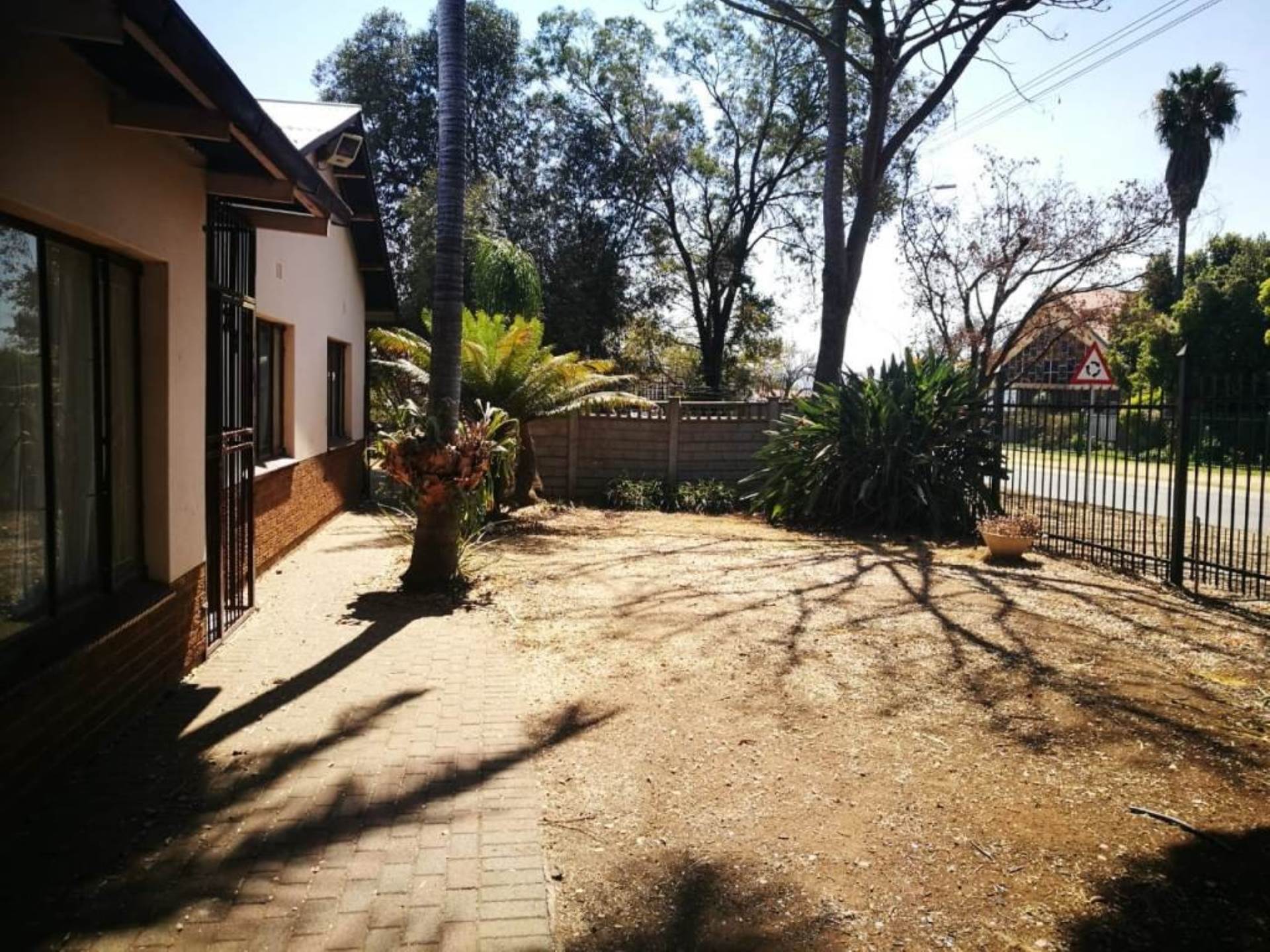 House For Sale In Silverton, Pretoria, Gauteng for R 1,000,000