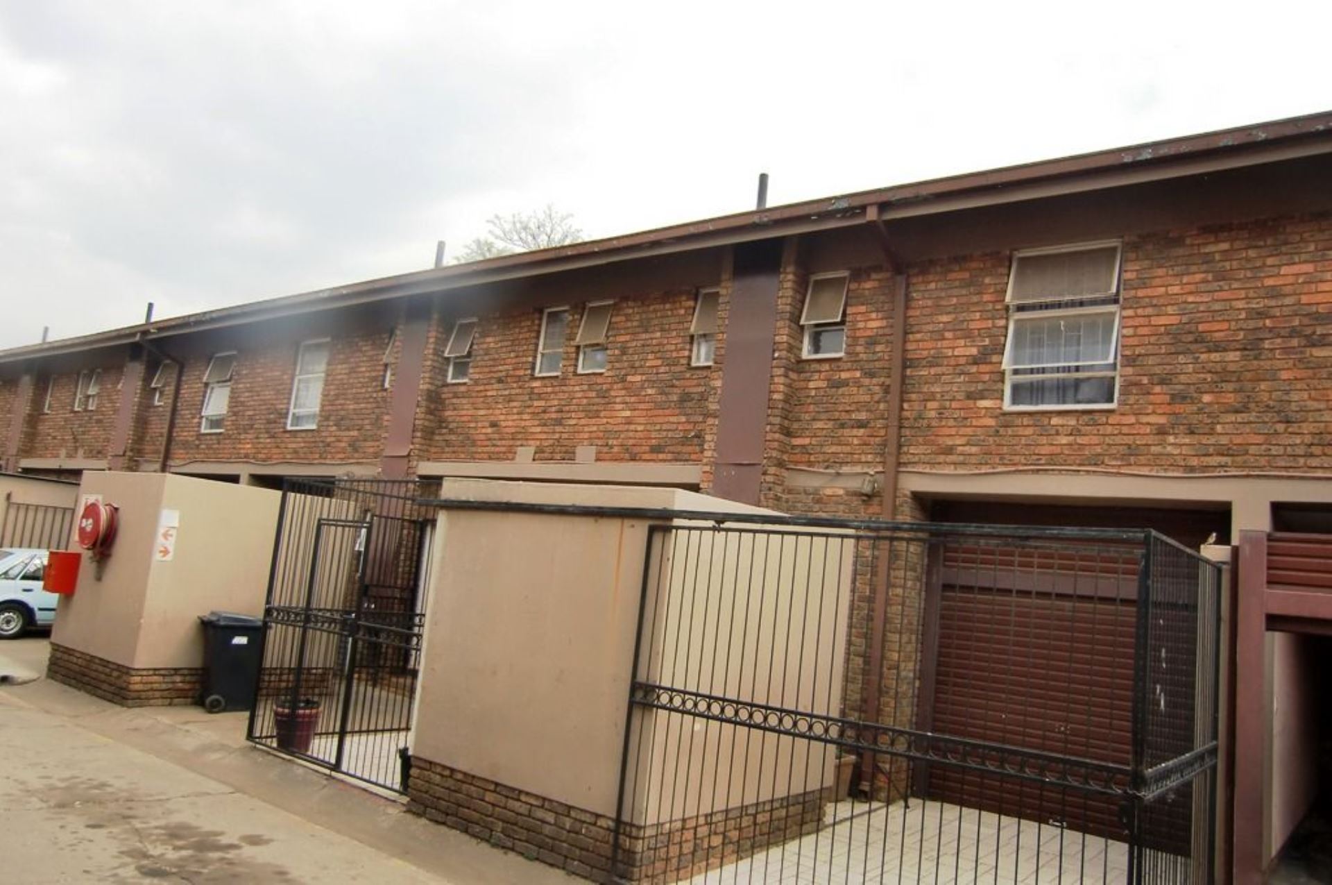 Townhouse For Sale In Silverton, Pretoria, Gauteng for R 670,000
