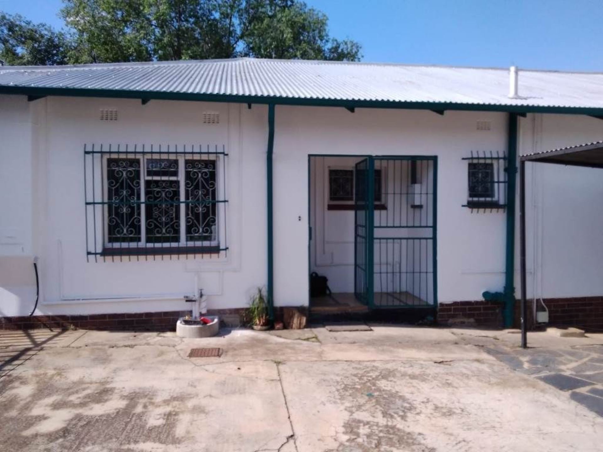 House For Sale In Silverton, Pretoria, Gauteng for R 1,070,000