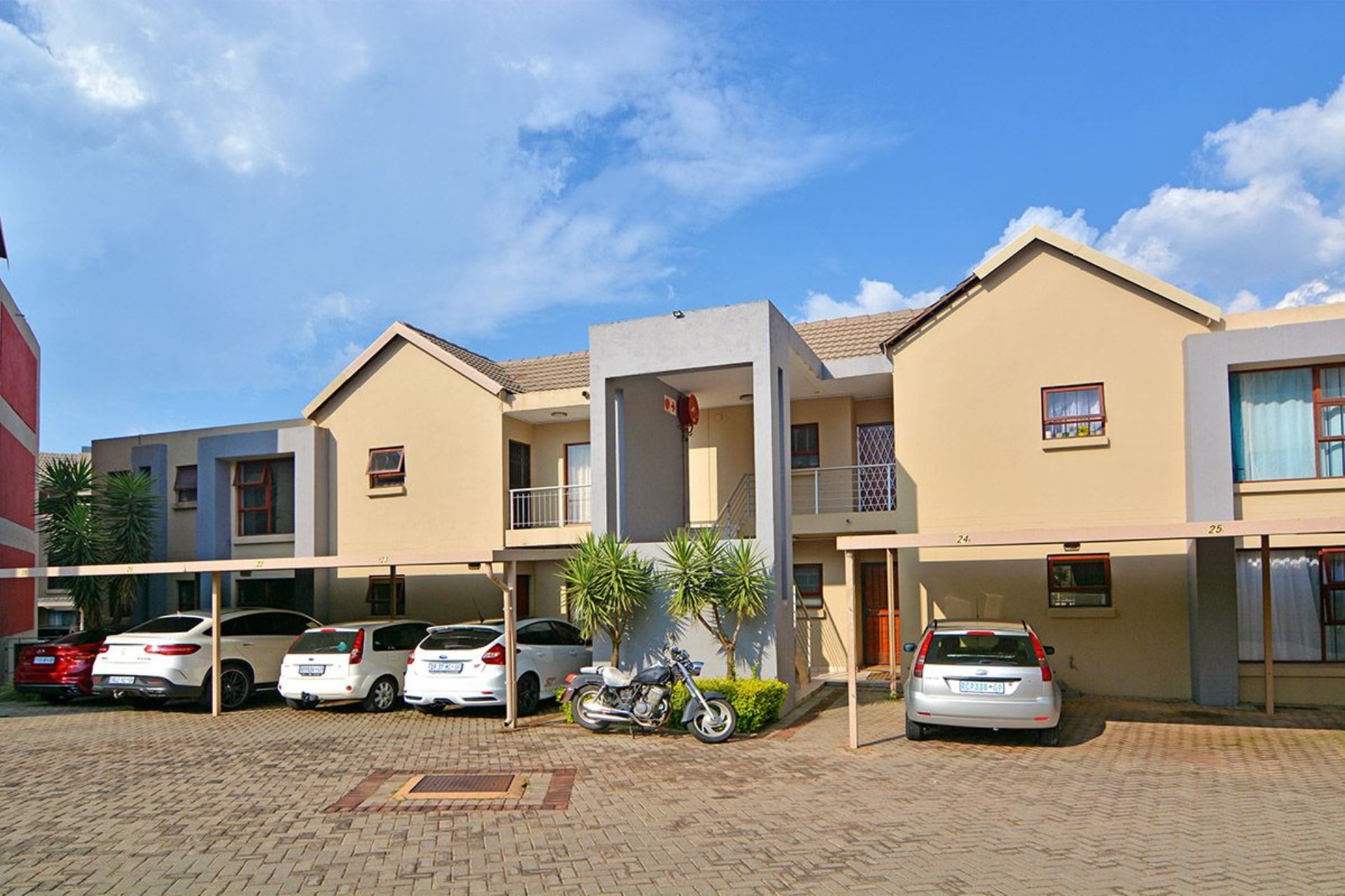 Townhouse For Sale In Rangeview, Krugersdorp, Gauteng for R 959,000