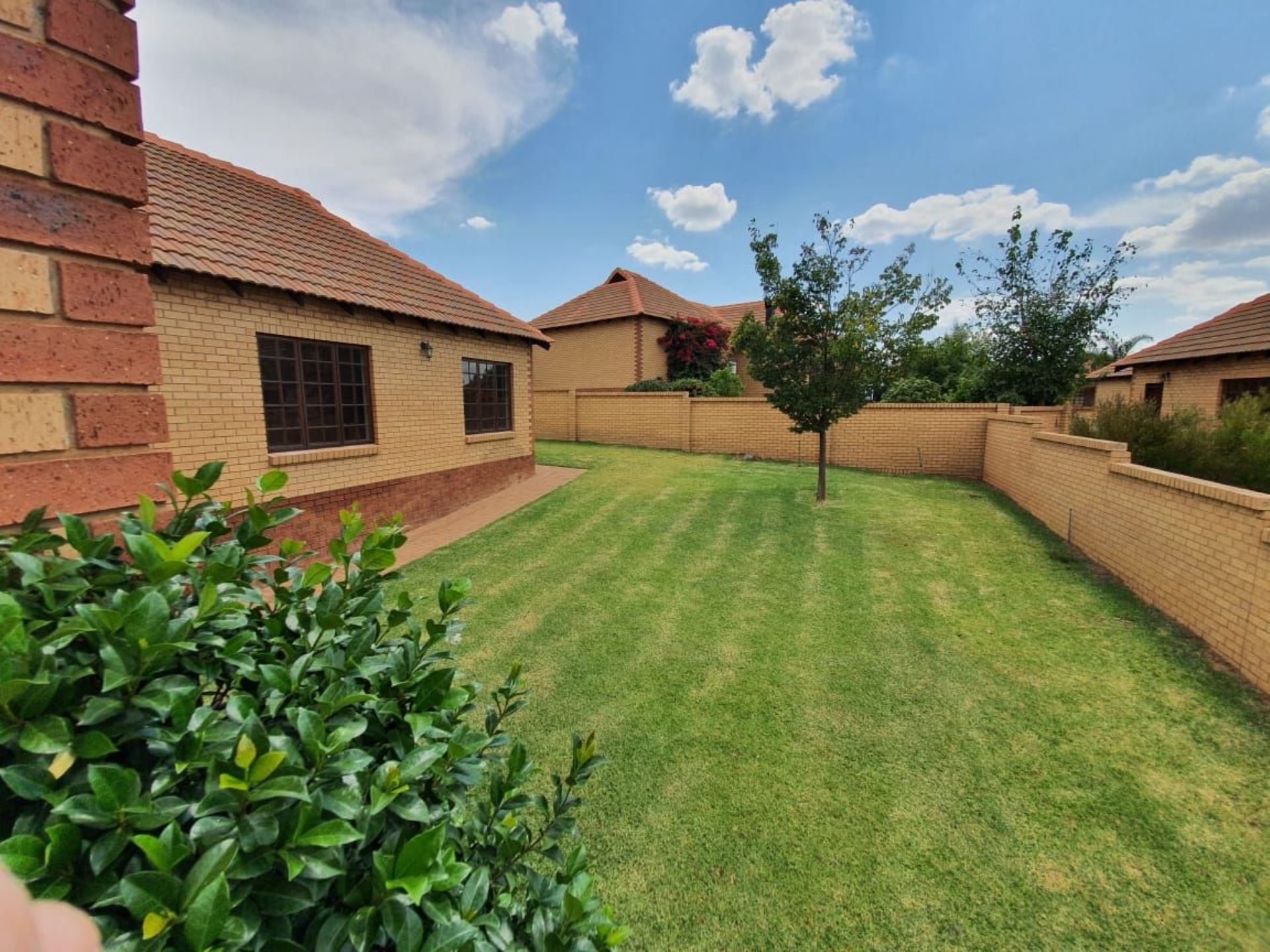 Townhouse For Sale In Pentagon Park, Bloemfontein, Free State for R