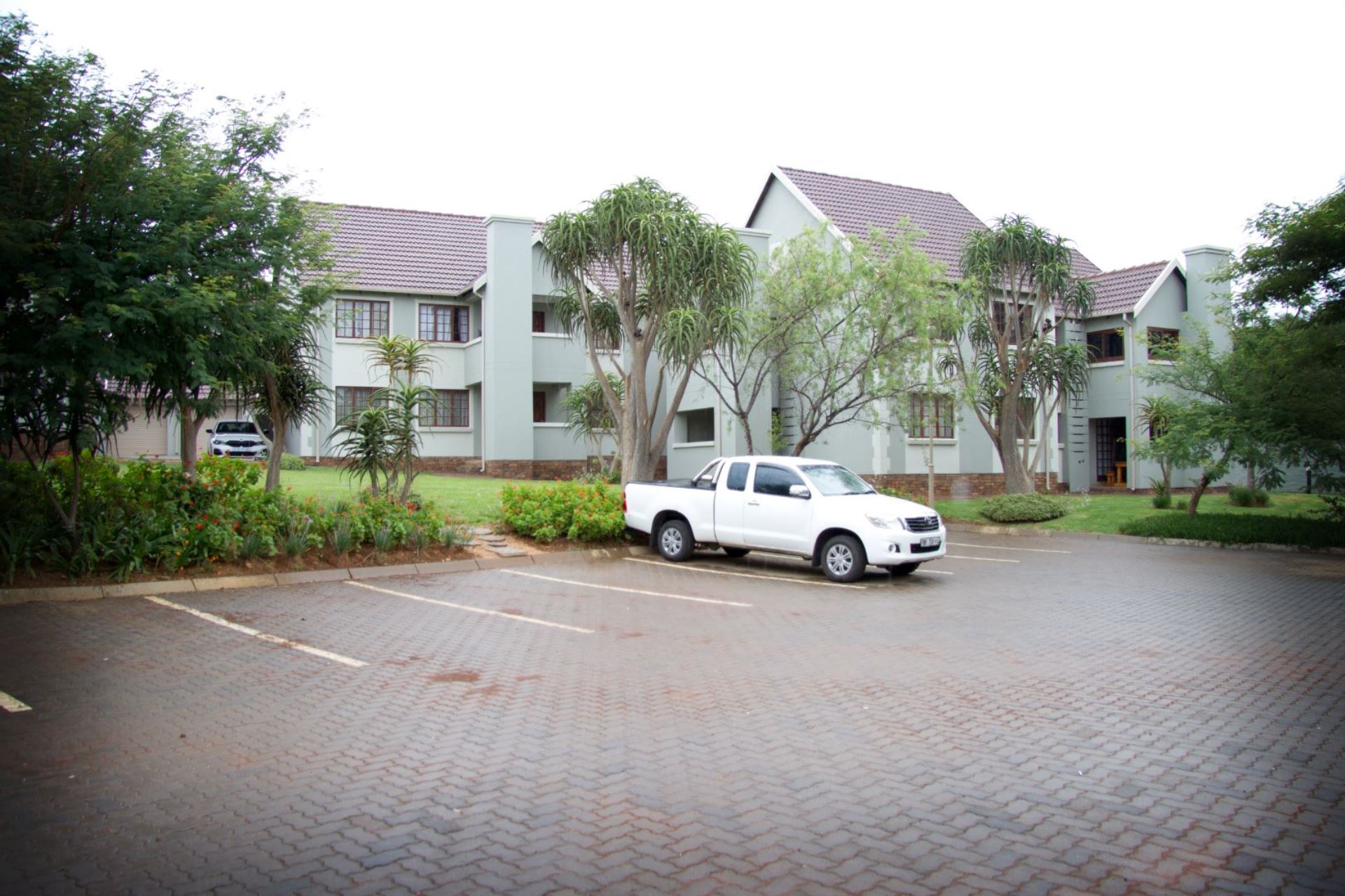 Apartment For Sale In Olympus, Pretoria, Gauteng for R 830,000