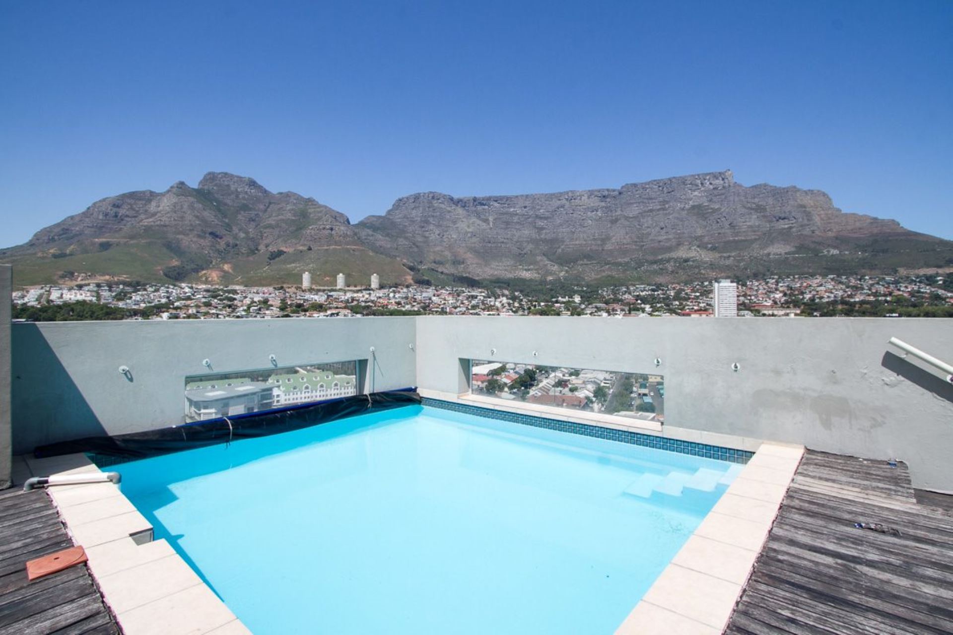 Flat For Sale In Cape Town, Cape Town, Western Cape for R 2,495,000