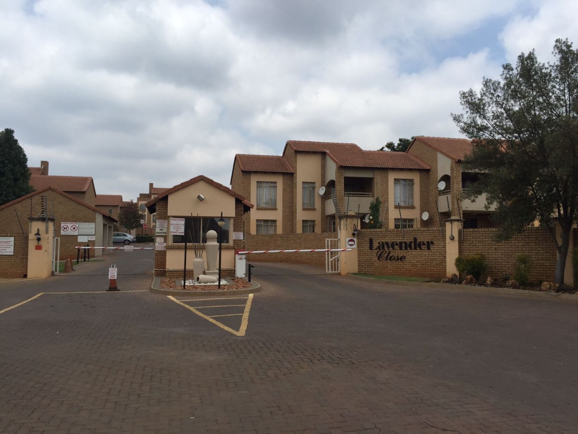 Apartment To Rent In Olympus, Pretoria, Gauteng for R 8,850 /month