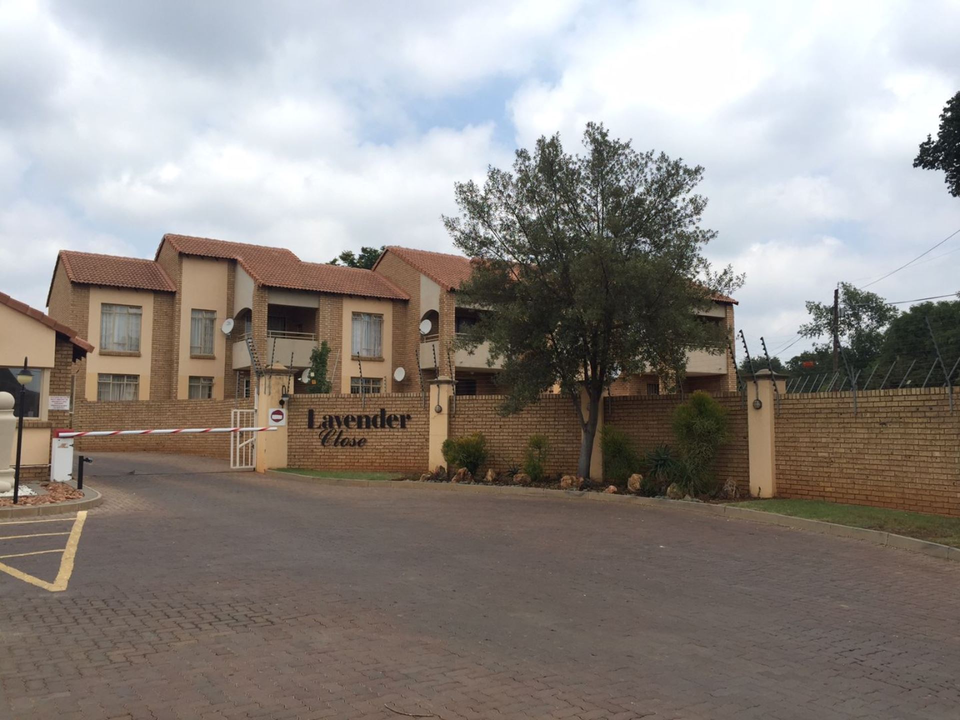 Apartment To Rent In Olympus, Pretoria, Gauteng for R 8,850 /month