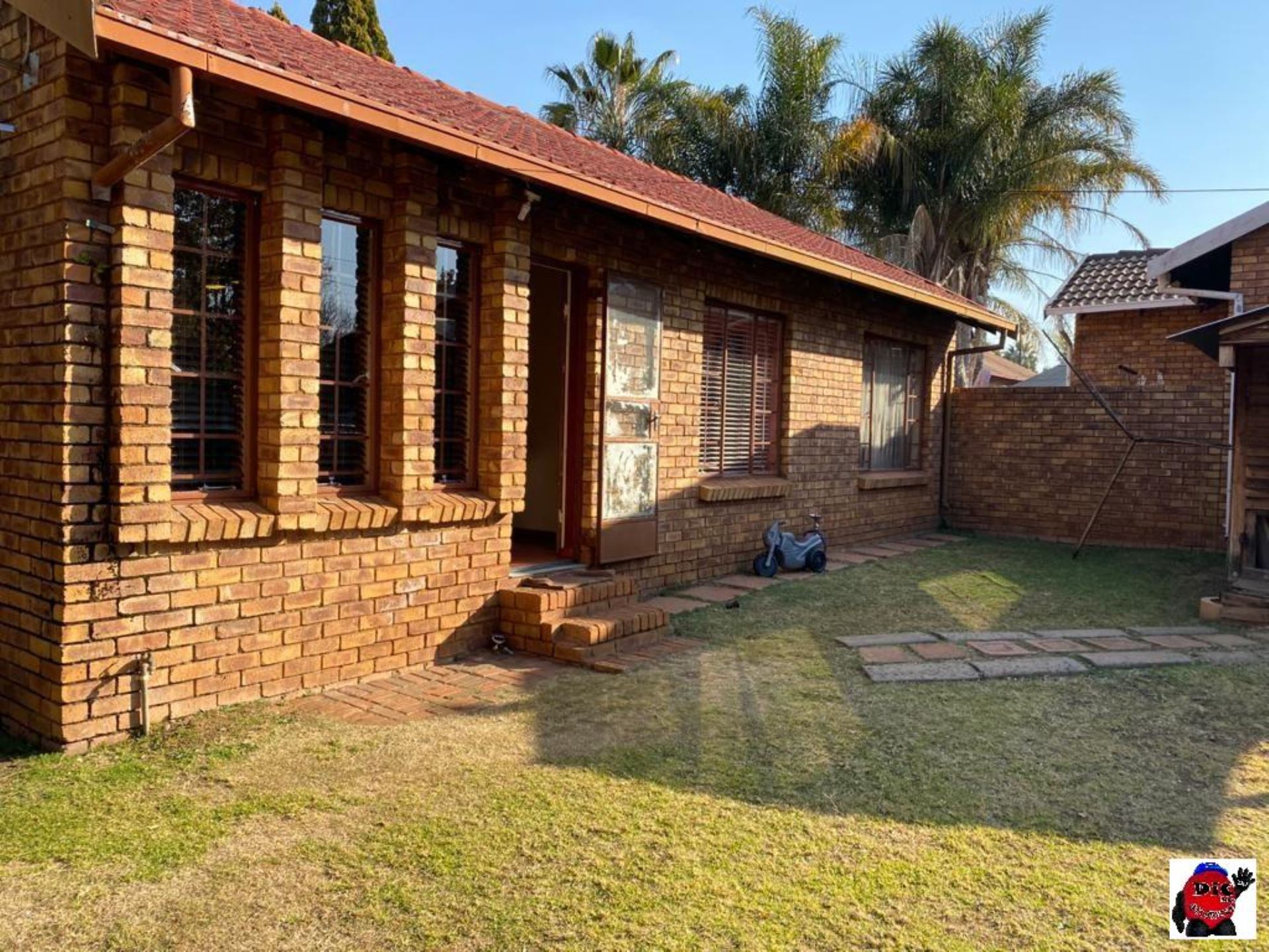 House Pending Sale In Heuweloord, Centurion, Gauteng for R 1,110,000