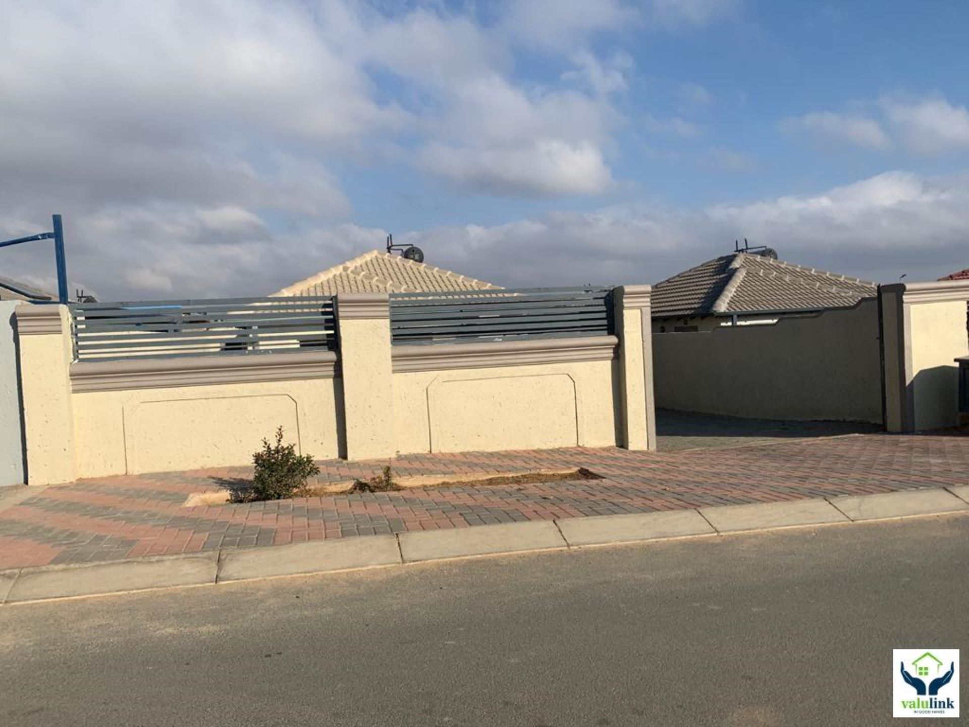 House For Sale In Riverside View, Midrand, Gauteng for R 690,000