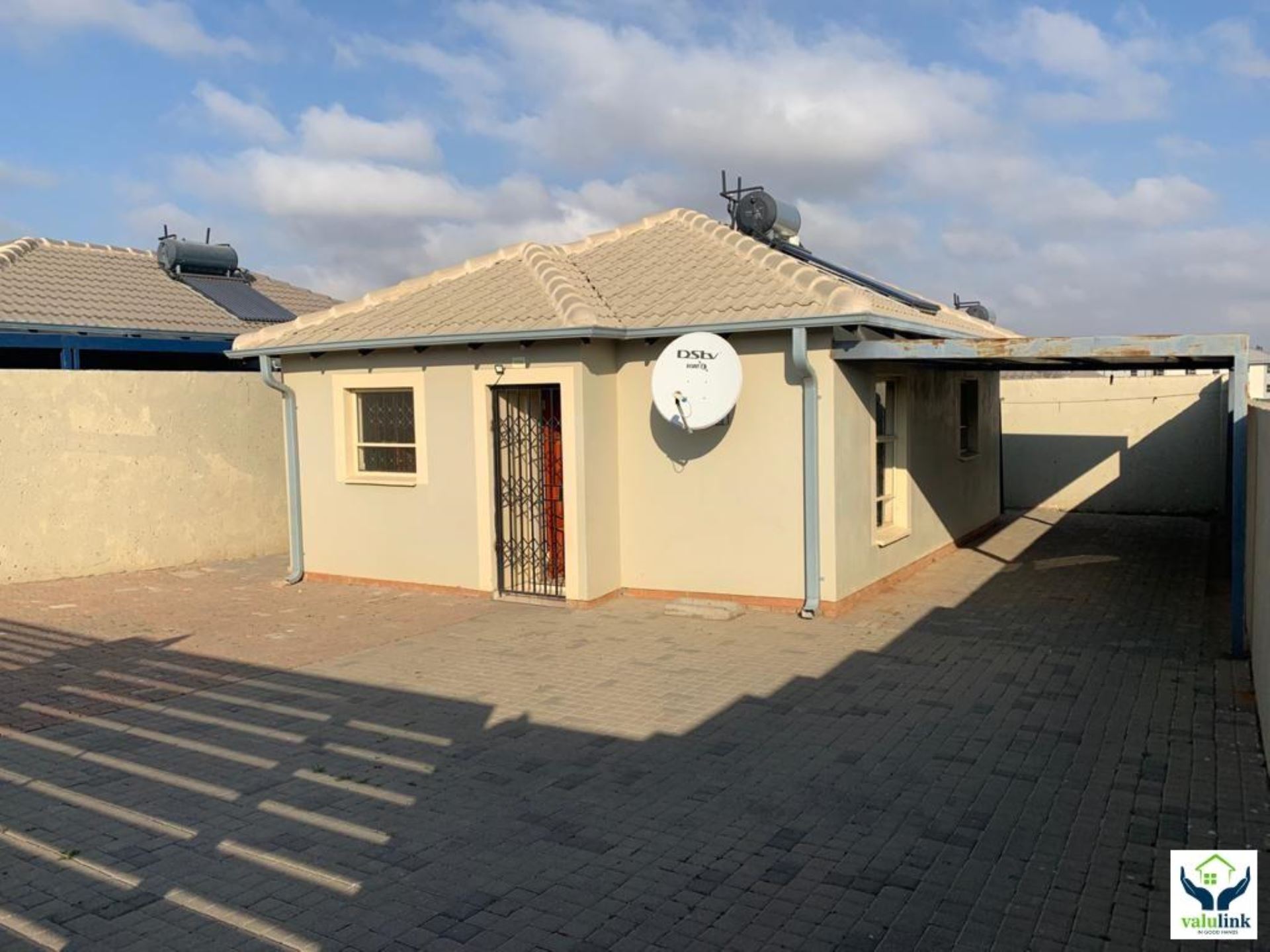 House For Sale In Riverside View, Midrand, Gauteng for R 690,000