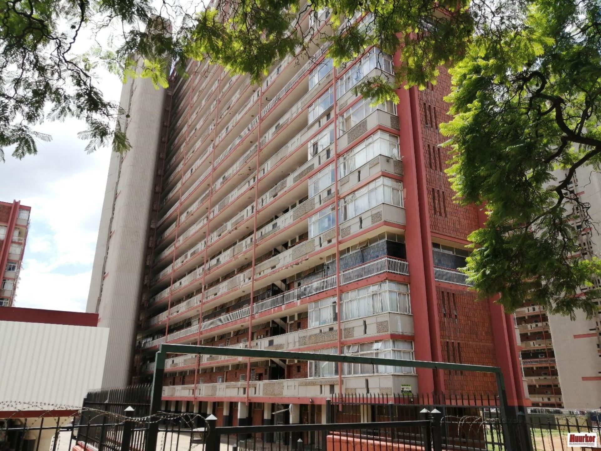 Flat To Rent In Sunnyside, Pretoria, Gauteng for R 3,500 /month