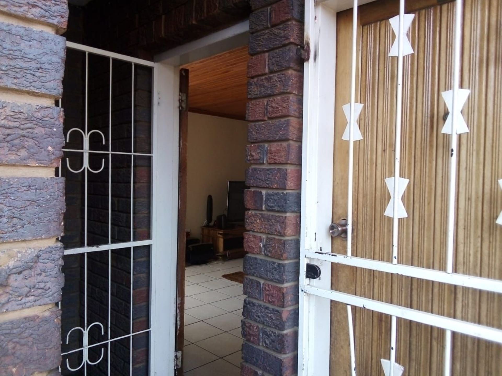 Flat To Rent In Silverton, Pretoria, Gauteng for R 6,000 /month