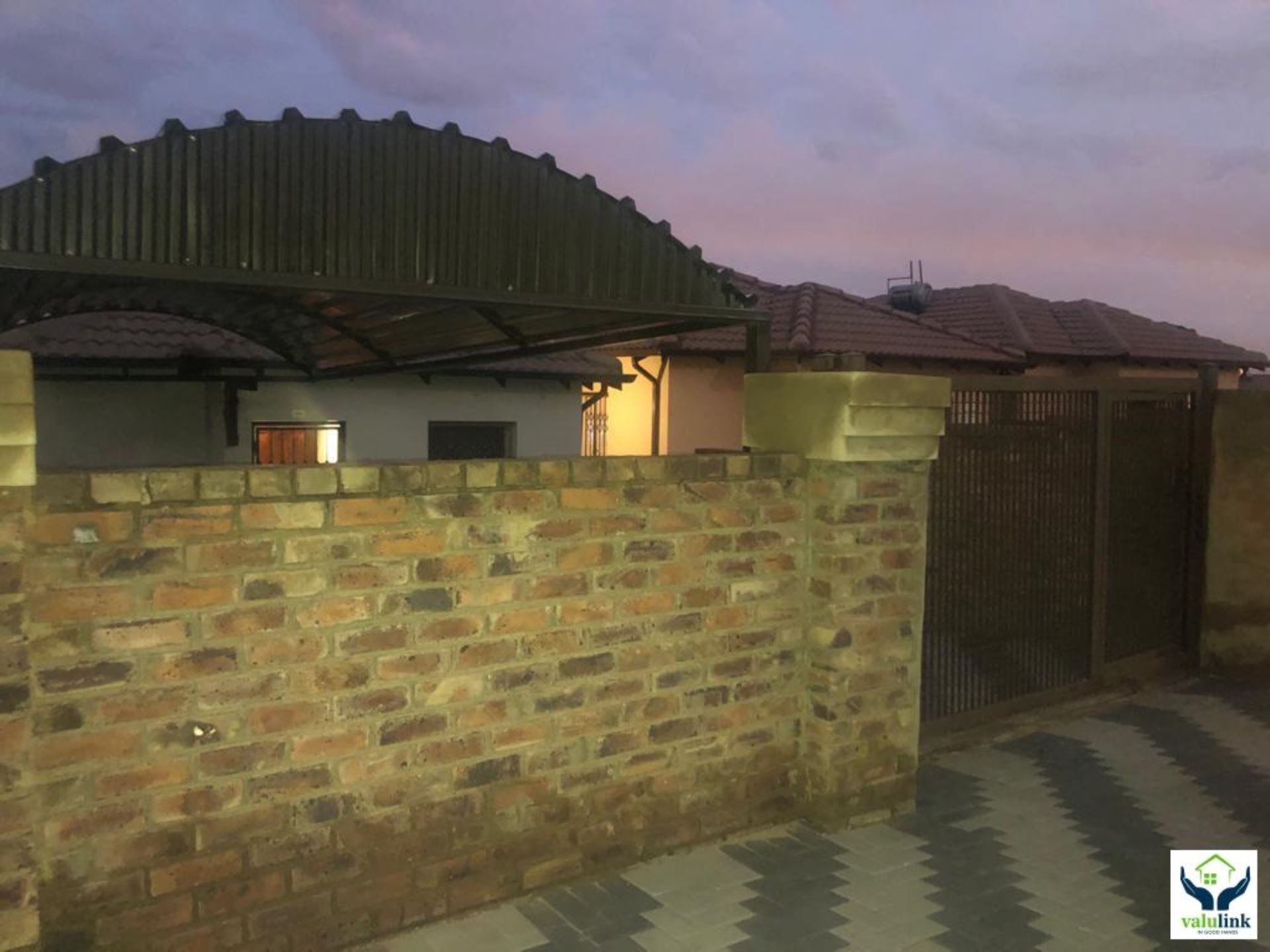 House For Sale In Clayville Ext 45, Midrand, Gauteng for R 670,000