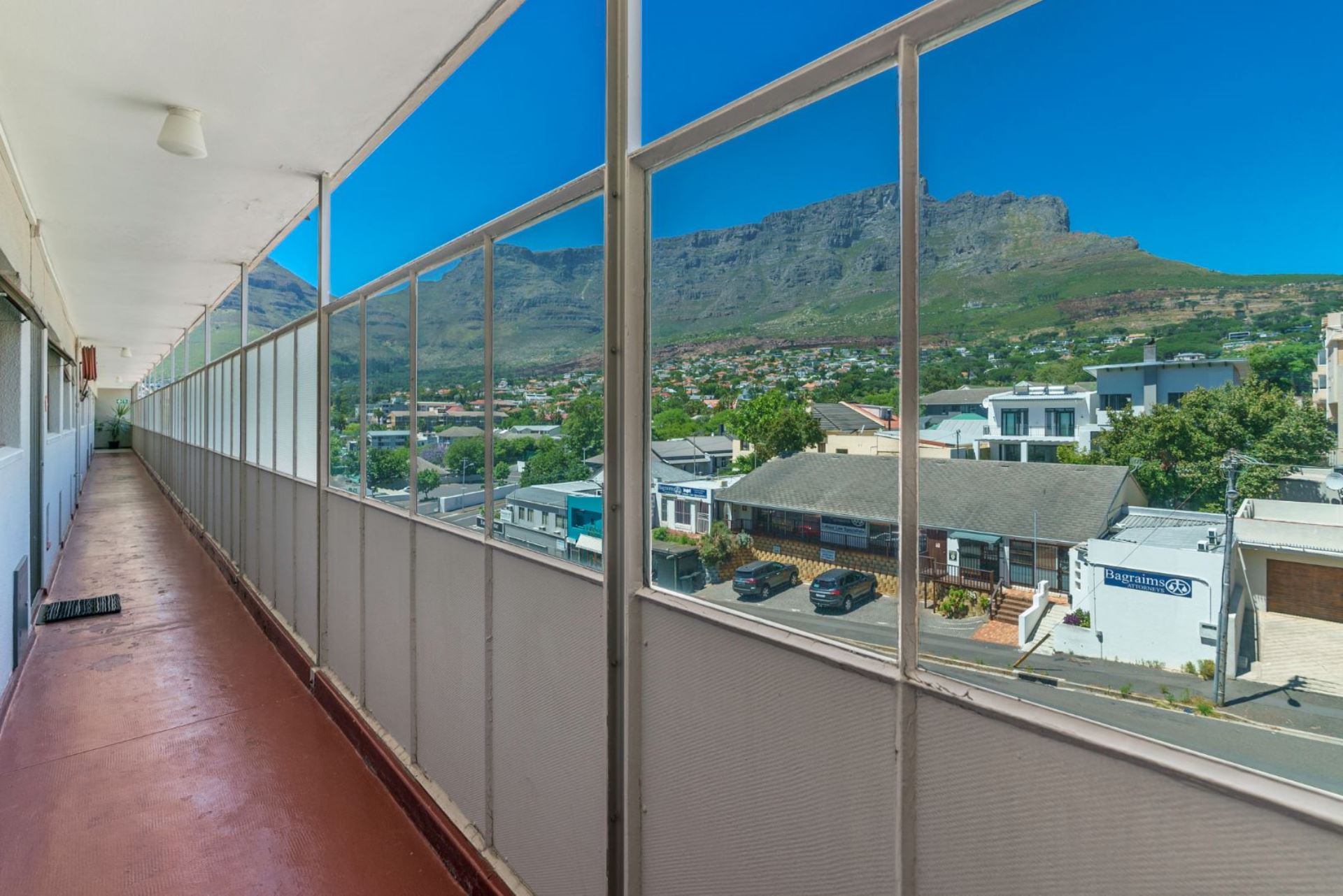 Apartment For Sale In Gardens, Cape Town, Western Cape for R 2,900,000