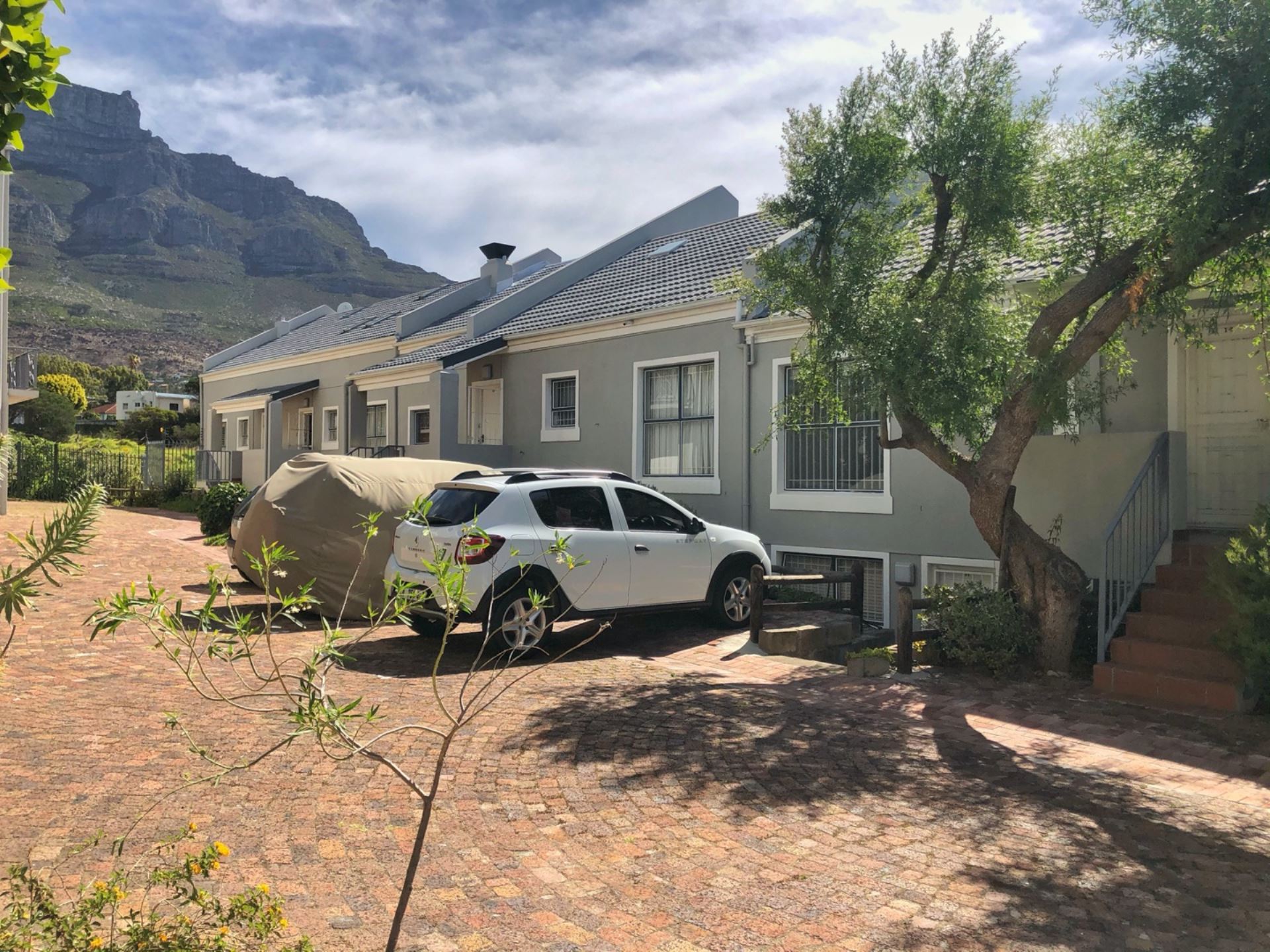 Townhouse To Rent In Vredehoek, Cape Town, Western Cape for R 16,000 /month