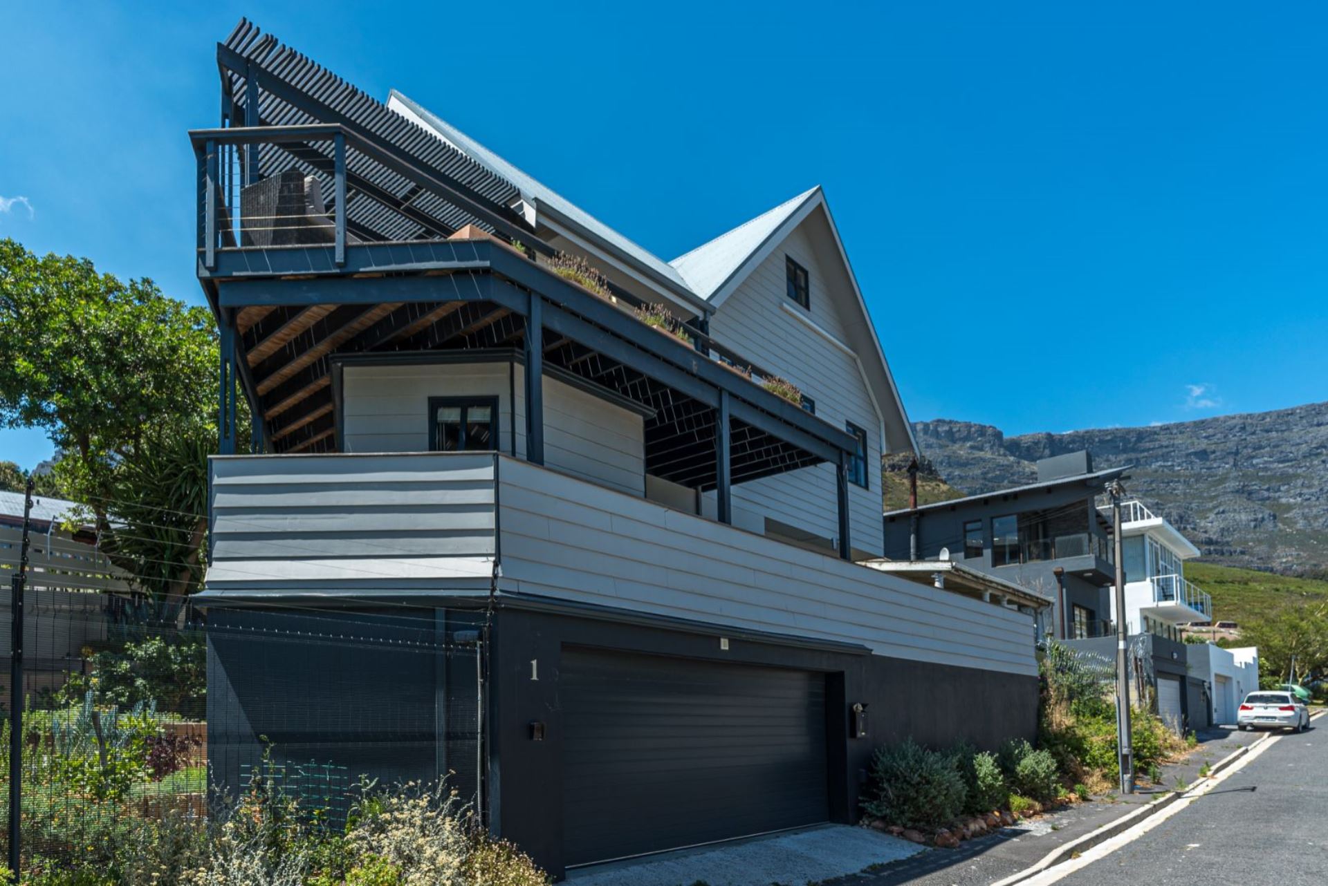 House For Sale In Vredehoek, Cape Town, Western Cape for R 9,950,000