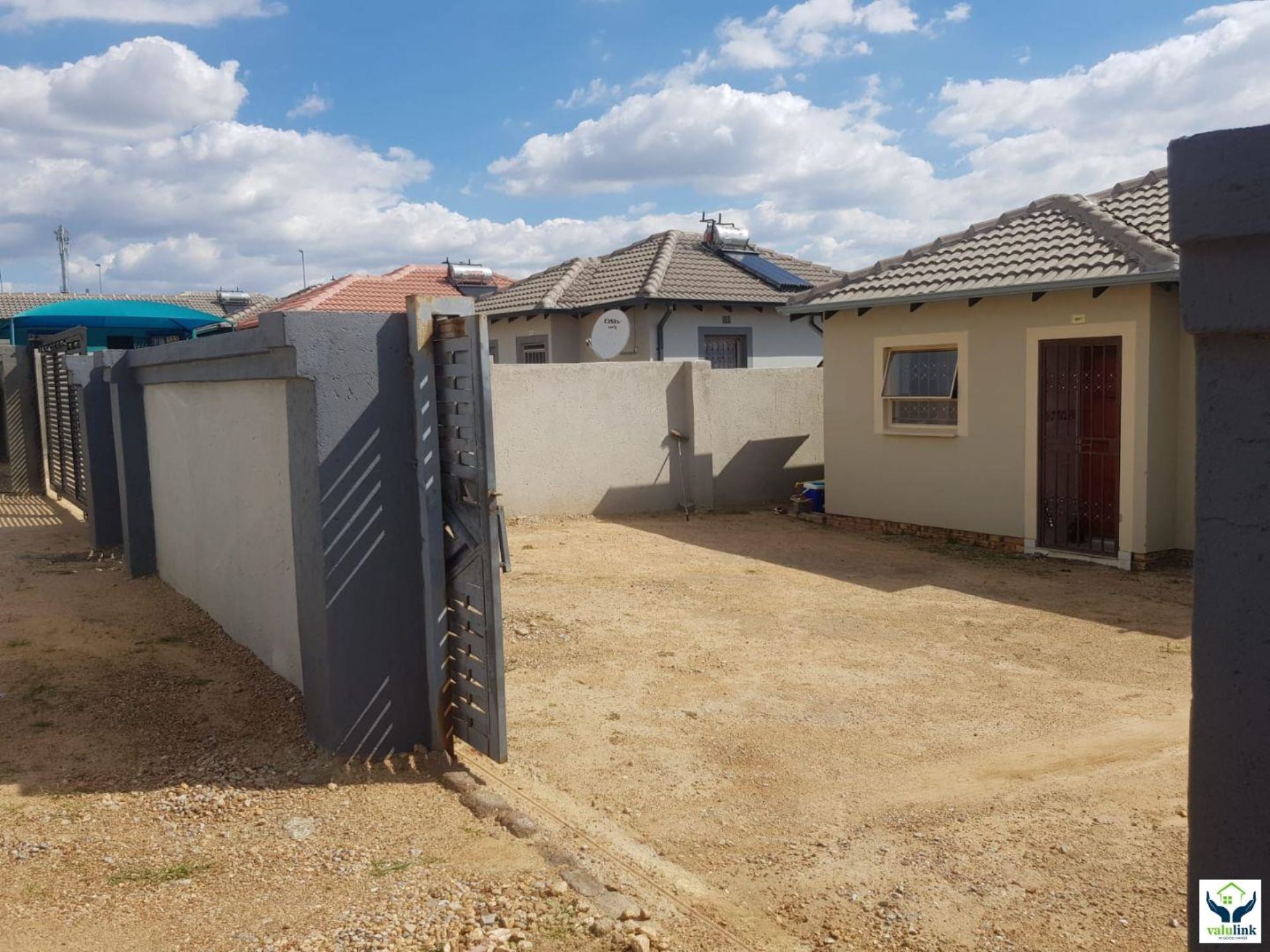 House For Sale In Riverside View, Midrand, Gauteng for R 750,000