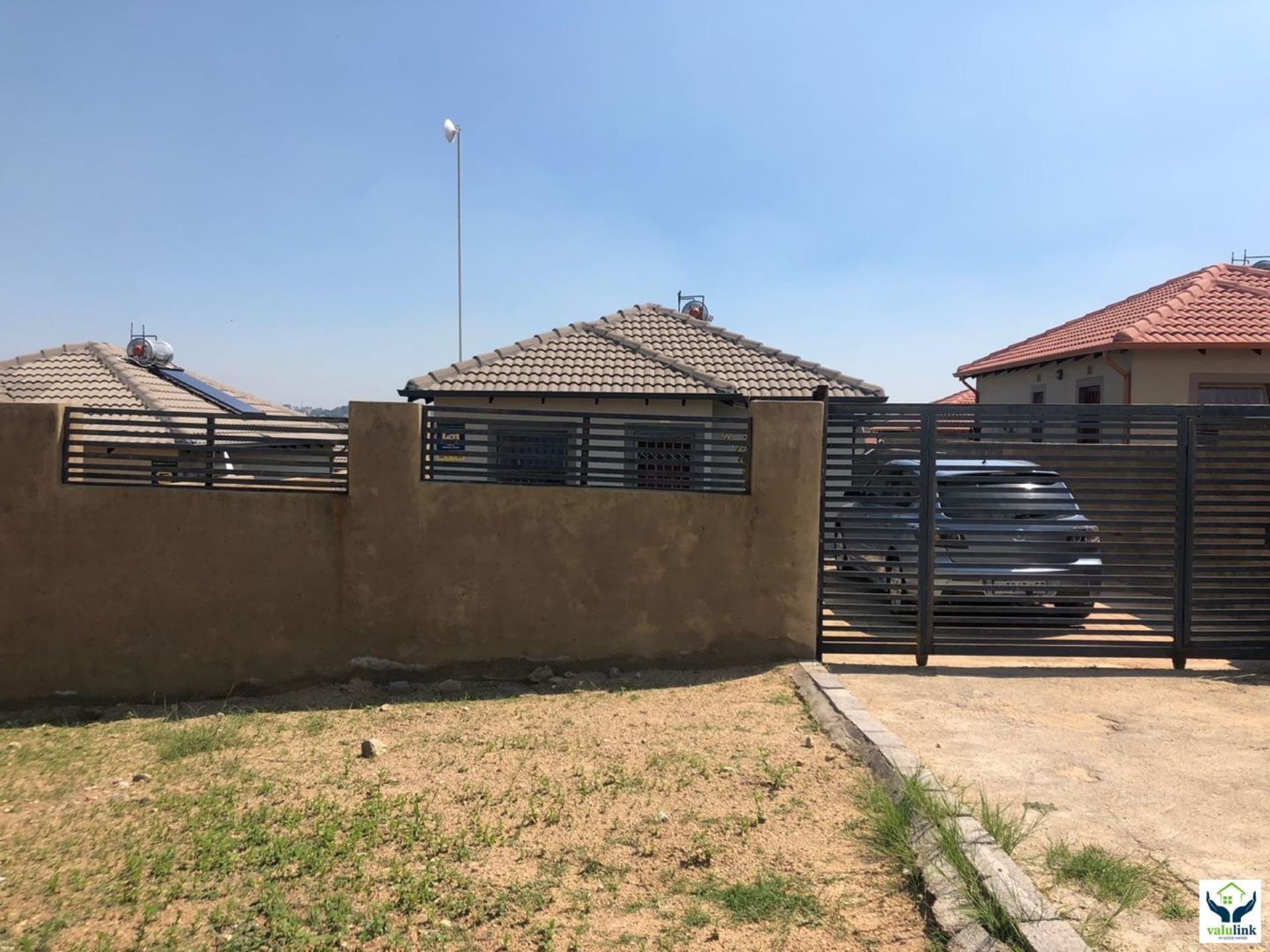 House For Sale In Riverside View, Midrand, Gauteng for R 680,000