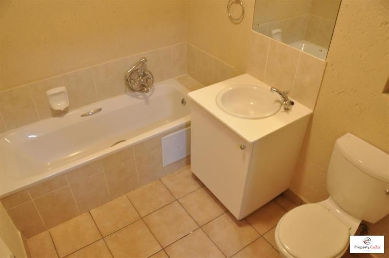 Flat For Sale in FERNDALE, RANDBURG Picture 5