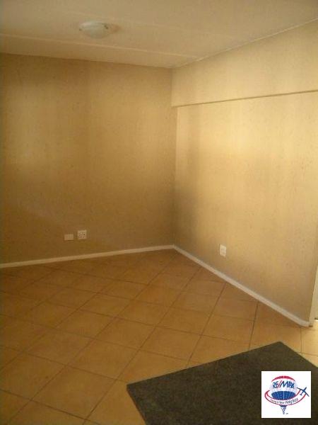 Flat For Sale in POTCHEFSTROOM, POTCHEFSTROOM Picture 3