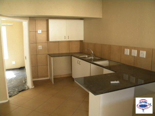 Flat For Sale in POTCHEFSTROOM, POTCHEFSTROOM Picture 2
