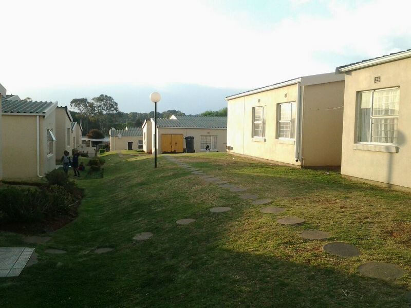 Townhouse For Sale in FLORIDA, ROODEPOORT Picture 1