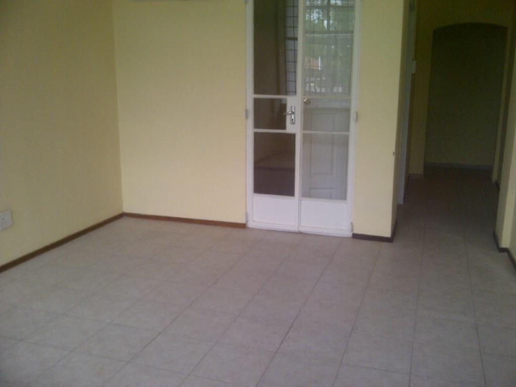 Apartment For Sale in FLORIDA LAKE, ROODEPOORT Picture 7