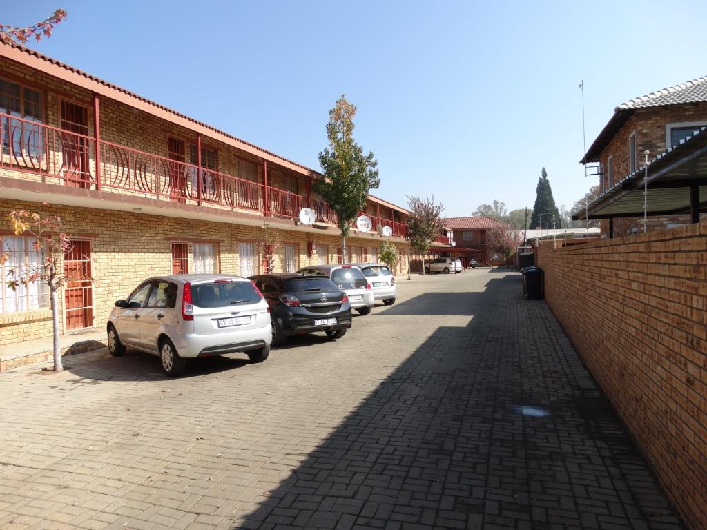 Flat For Sale in DIE BULT, POTCHEFSTROOM Picture 2