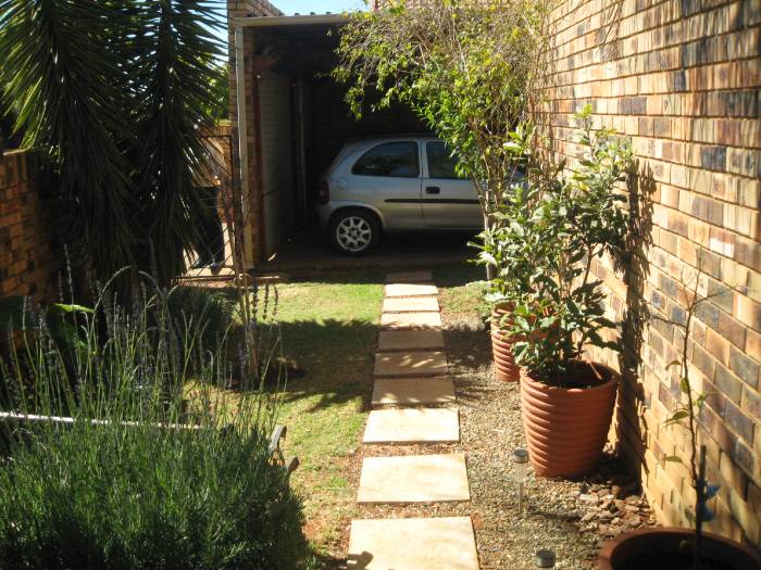 Cluster For Sale in LITTLE FALLS, ROODEPOORT Picture 7