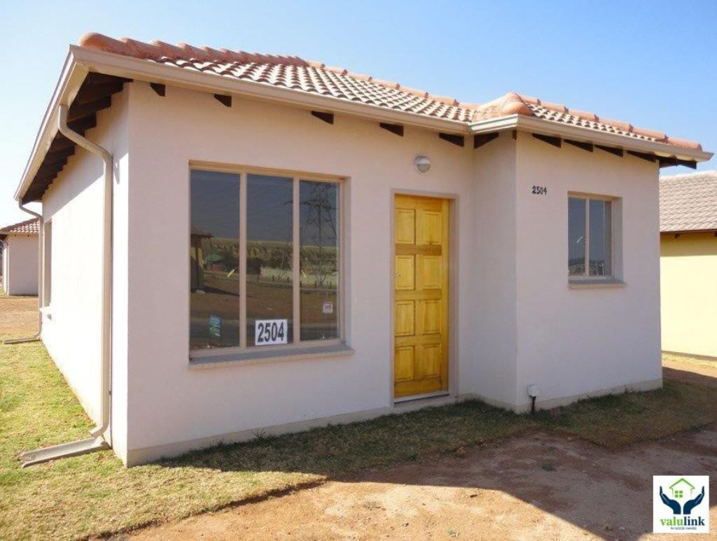 House For Sale In Clayville & Ext, Midrand, Gauteng for R 530,595