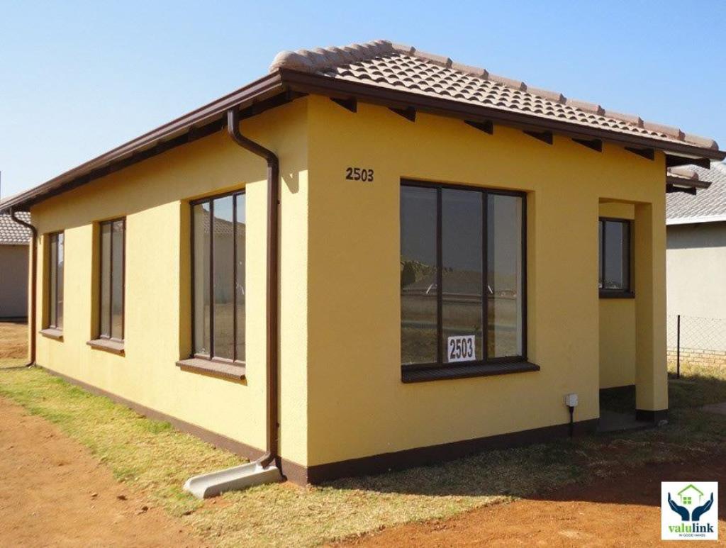 House For Sale In Clayville & Ext, Midrand, Gauteng for R 530,595