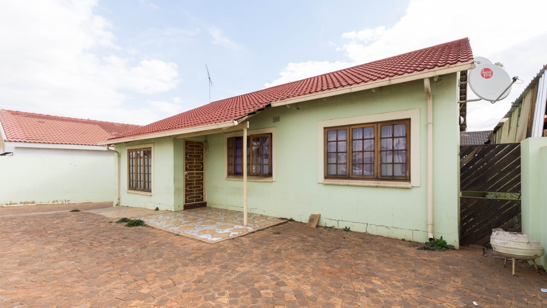 Eldorado Park House For Sale in ELDORADO PARK EXT 9, JOHANNESBURG was