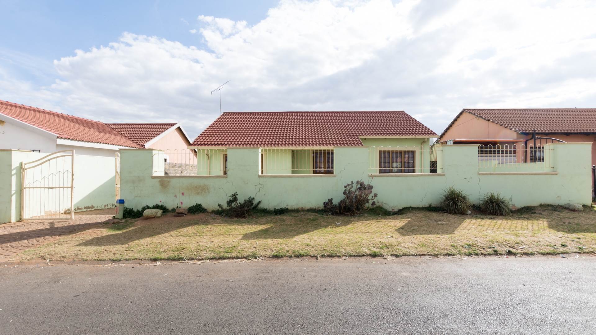 Eldorado Park House For Sale in ELDORADO PARK EXT 9, JOHANNESBURG was