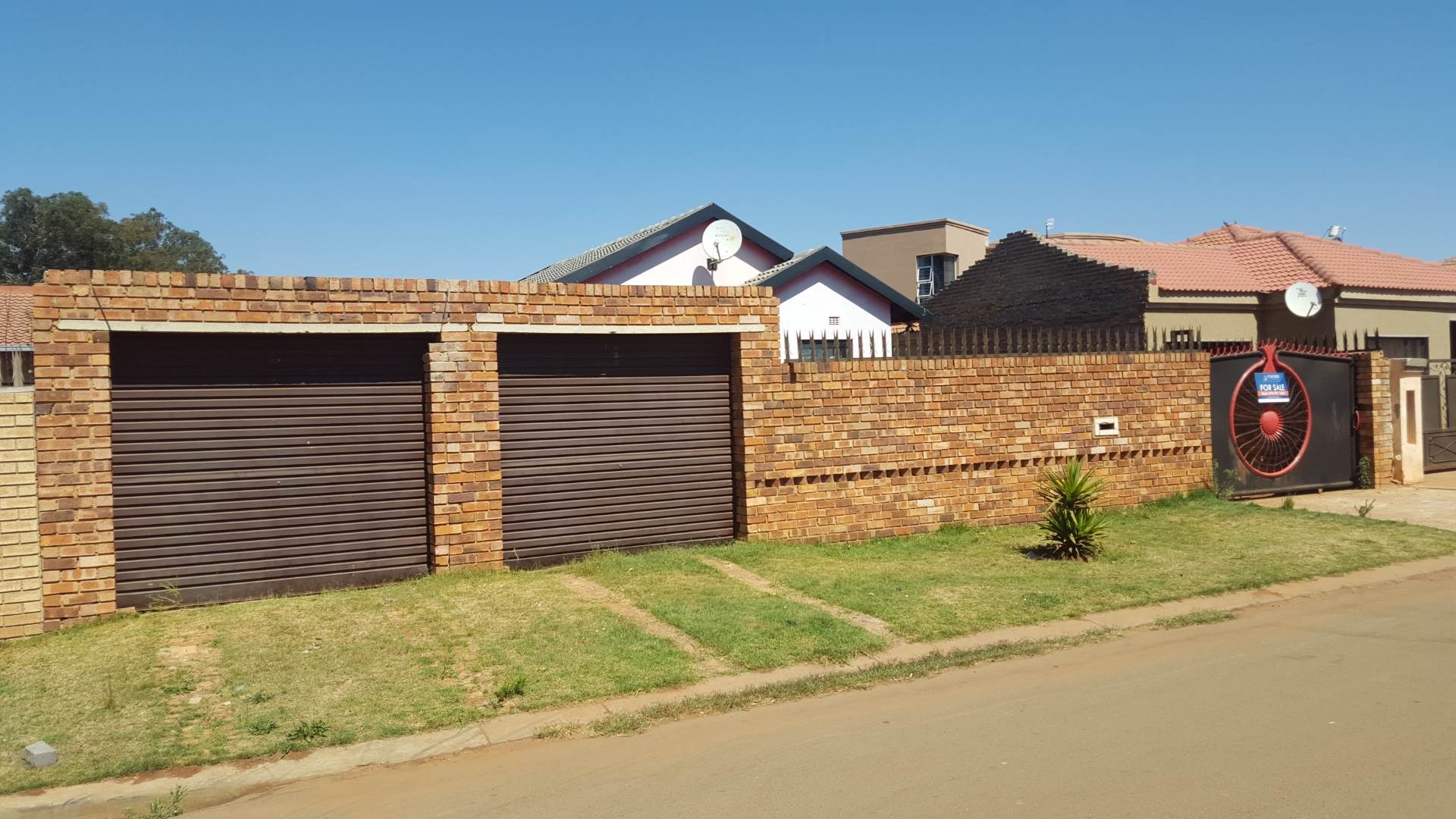 Lenasia House For Sale in LENASIA, JOHANNESBURG was listed for R390