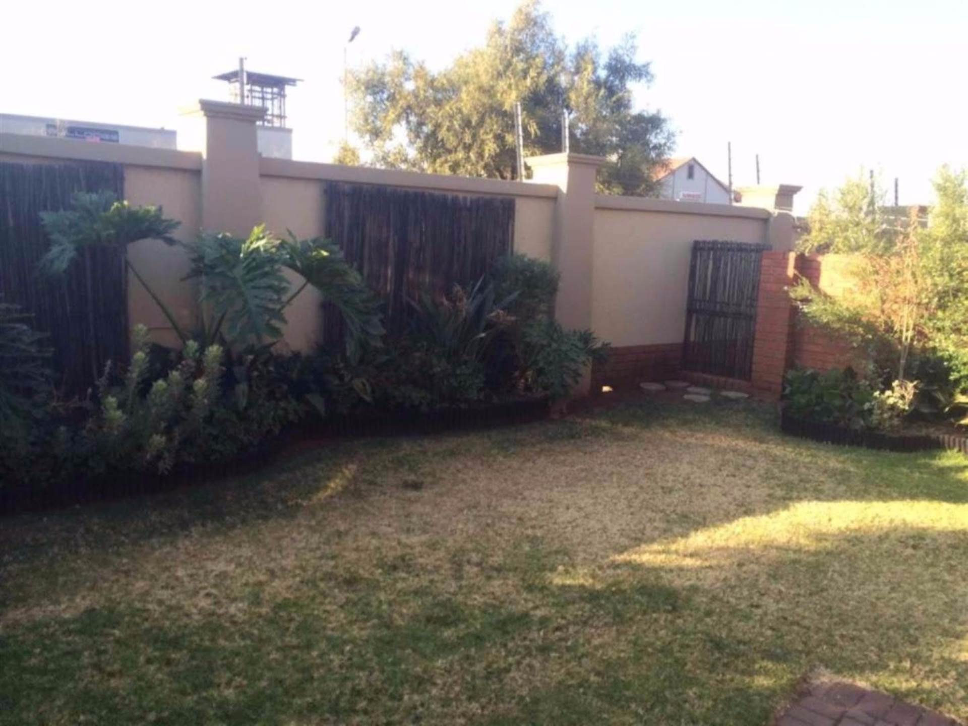 Property and Houses for sale in Eco Park, Townhouse - ZAR 1,320,000 Property and Houses for sale in Eco Park, Townhouse - ZAR 1,320,000