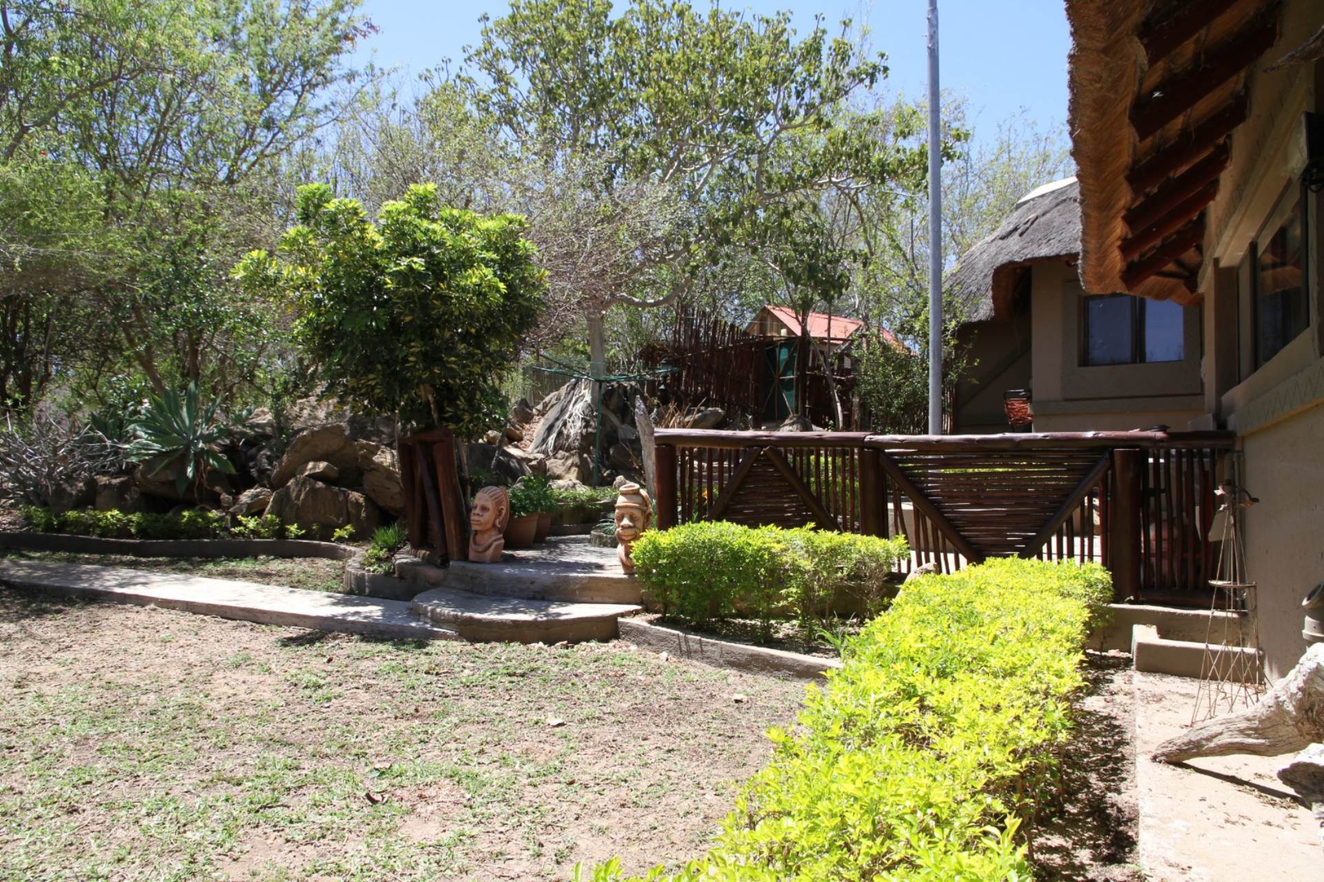 Mica House For Sale in Mica, HOEDSPRUIT was listed for R2,800,000.00