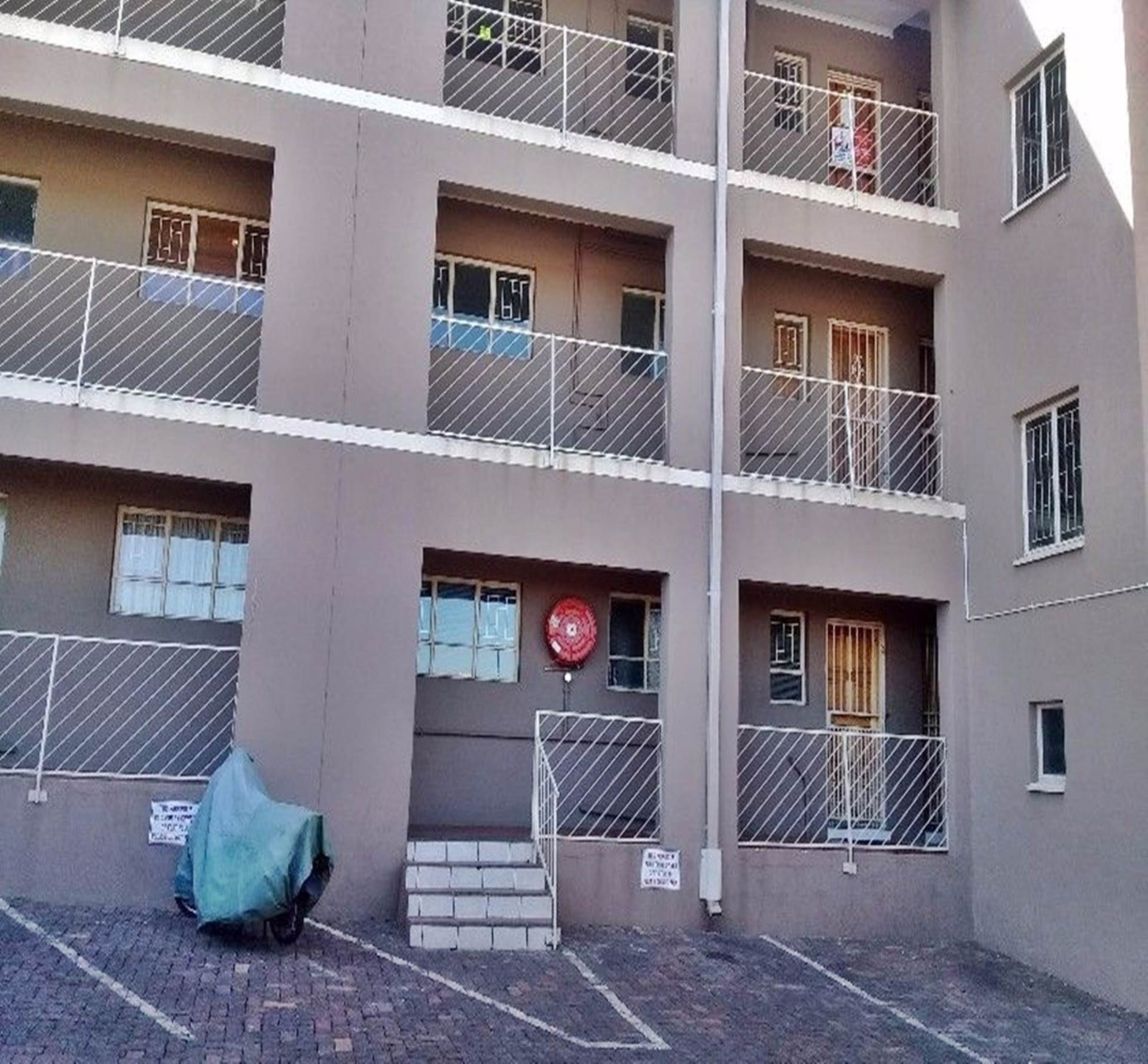 Alberton Apartment For Sale in ALBERTON, ALBERTON was listed for R460,000.00 on 3 Jan at 0126