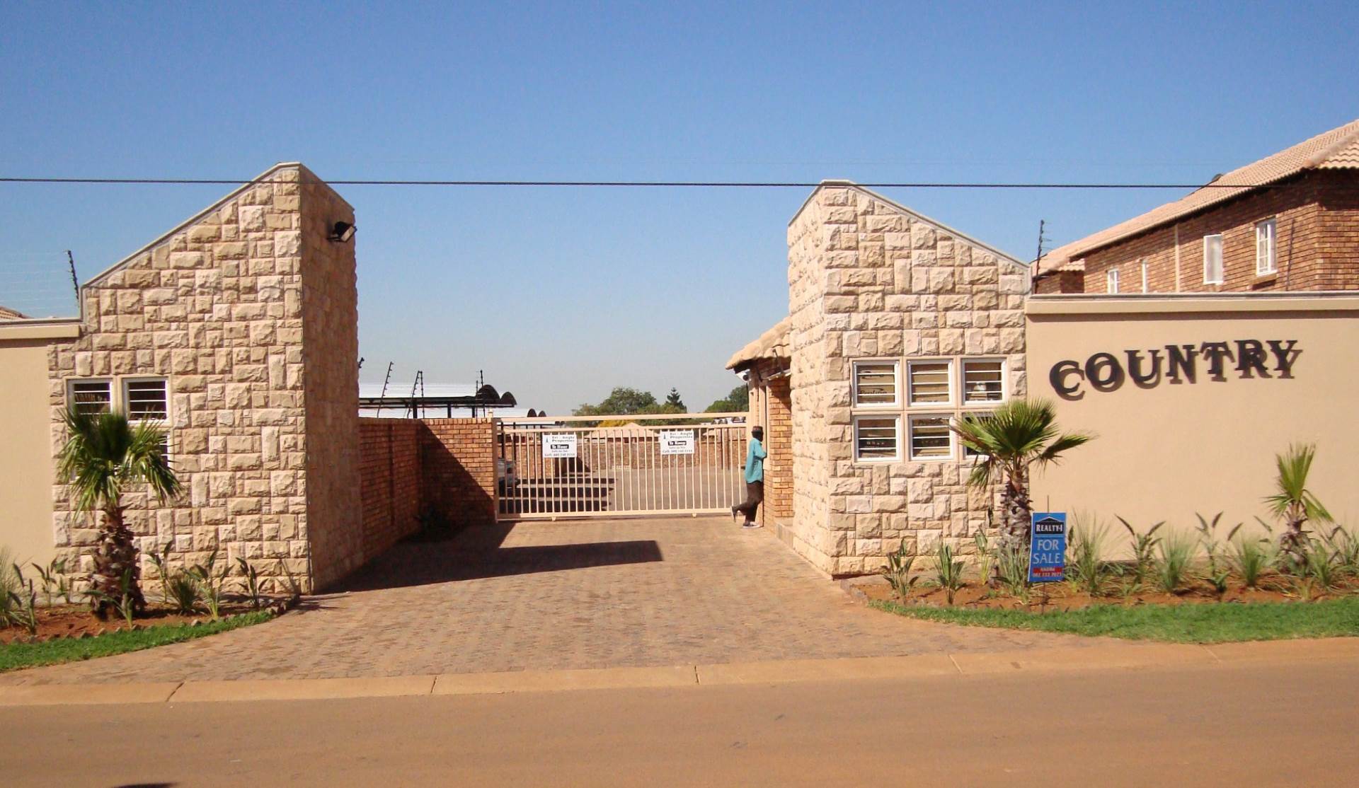 Property and Houses for sale in Andeon, Townhouse, 3 Bedrooms - ZAR 699,000 Property and Houses for sale in Andeon, Townhouse, 3 Bedrooms - ZAR 699,000
