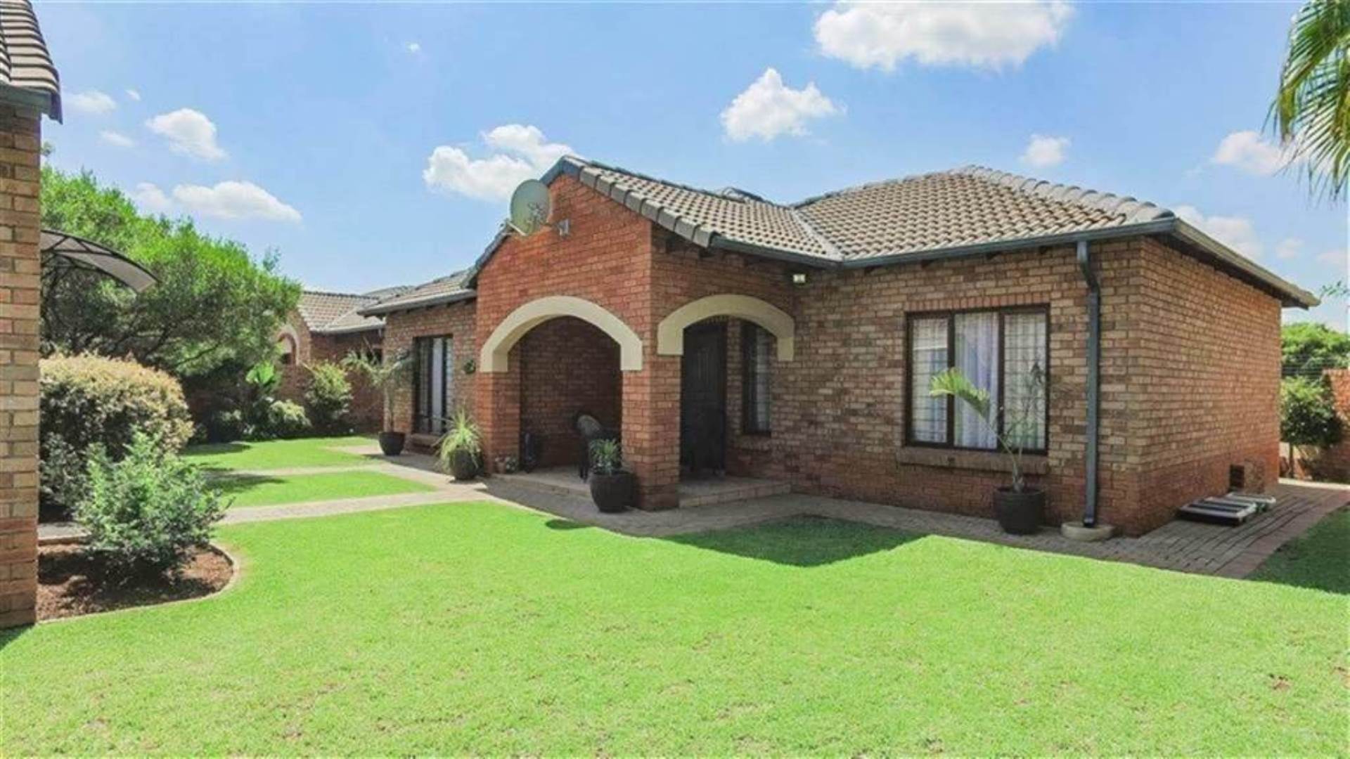 Property and Houses for sale in Eco Park, Townhouse, 3 Bedrooms - ZAR 1,845,000 Property and Houses for sale in Eco Park, Townhouse, 3 Bedrooms - ZAR 1,845,000