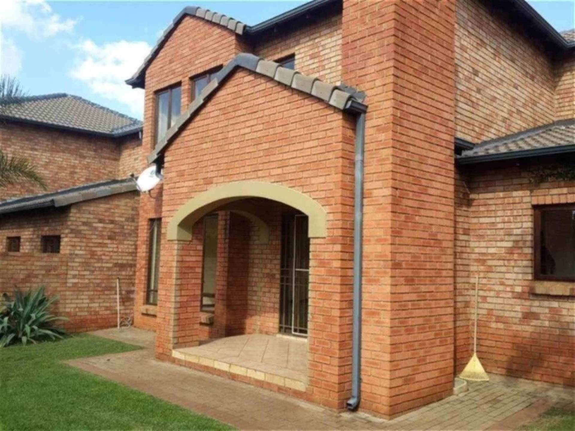 Property and Houses for sale in Eco Park, Townhouse, 3 Bedrooms - ZAR 1,650,000 Property and Houses for sale in Eco Park, Townhouse, 3 Bedrooms - ZAR 1,650,000