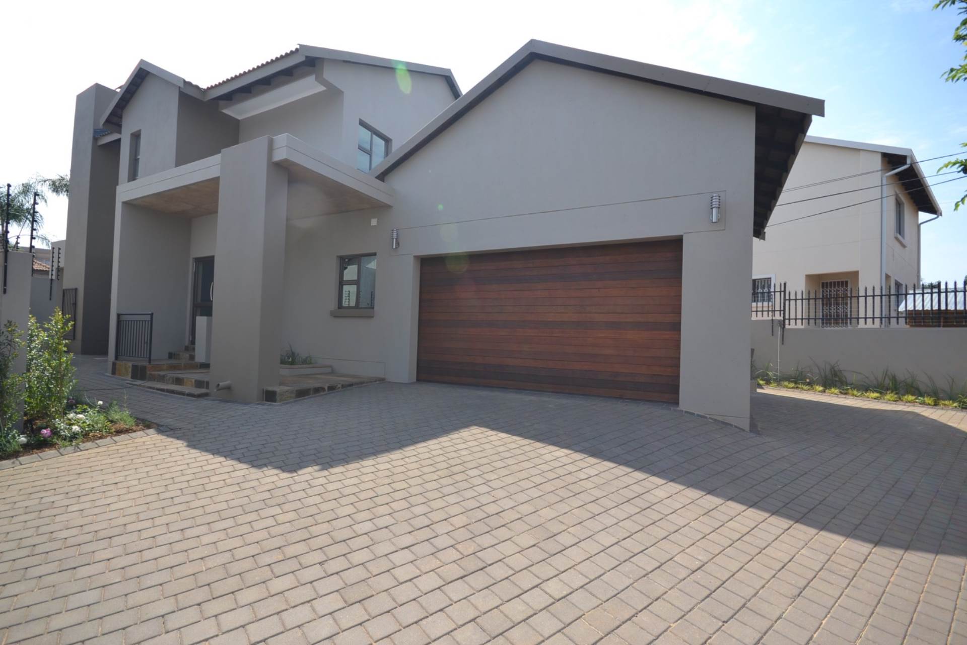 Property and Houses for sale in Olympus, House, 4 Bedrooms - ZAR 3,100,000 Property and Houses for sale in Olympus, House, 4 Bedrooms - ZAR 3,100,000