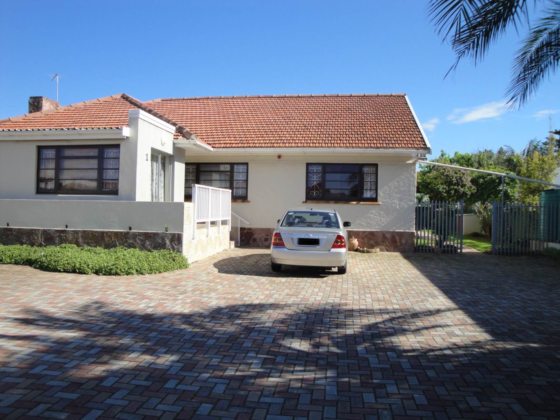 House For Sale in SUMMERSTRAND