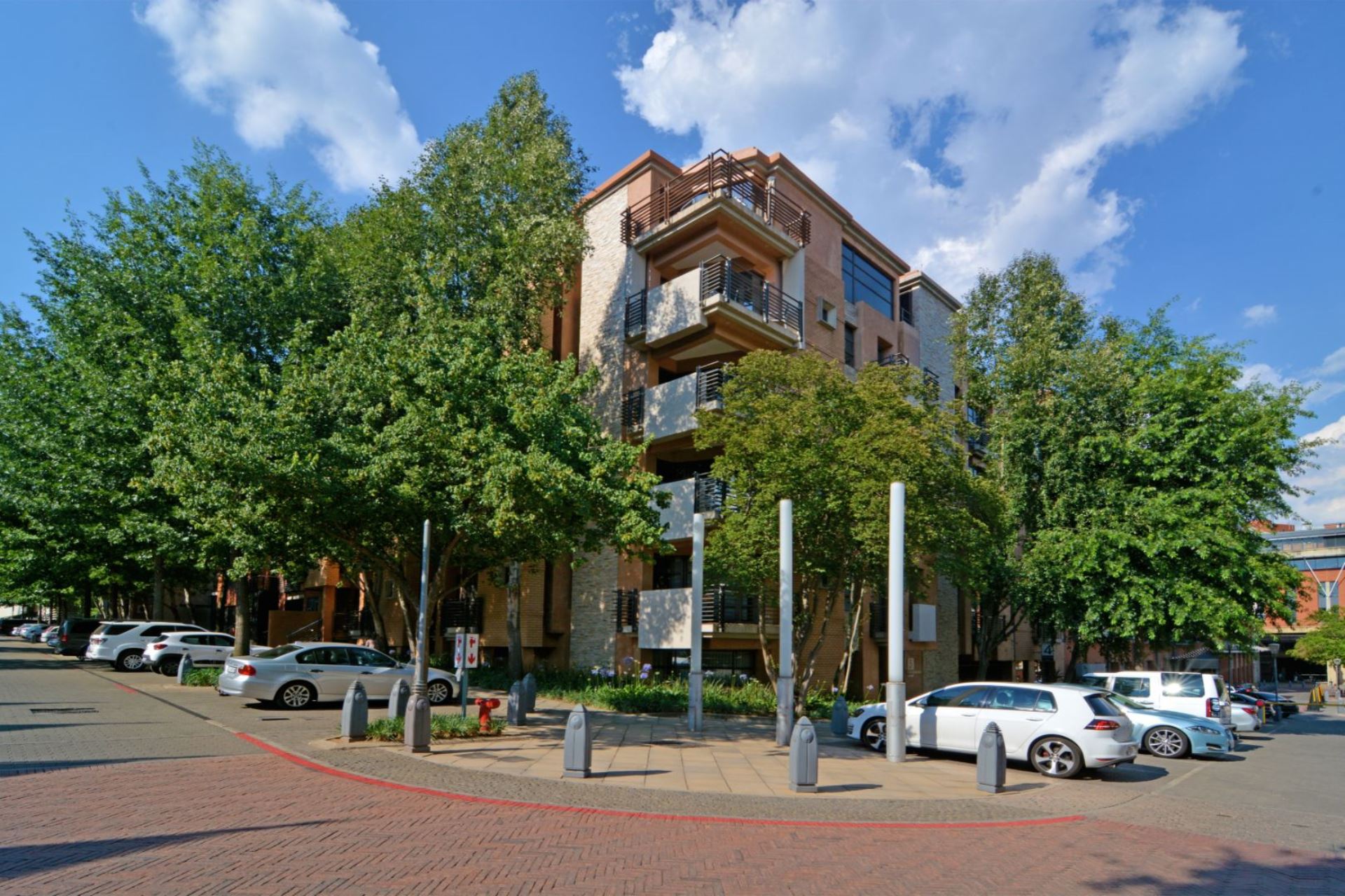 Melrose Arch Apartment For Sale in MELROSE ARCH, JOHANNESBURG for