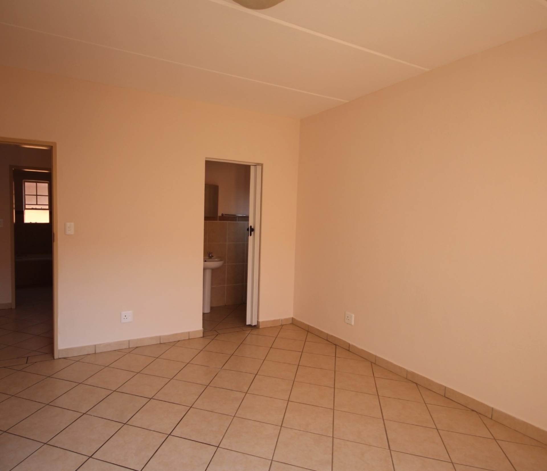 Silver Lakes Apartment Rental Monthly in SILVER LAKES, PRETORIA R7,000.00 / month was listed