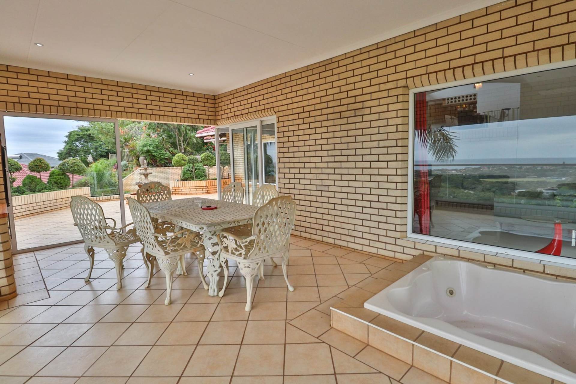 Amanzimtoti House For Sale in AMANZIMTOTI, AMANZIMTOTI was listed for R3,250,000.00 on 19 Jan