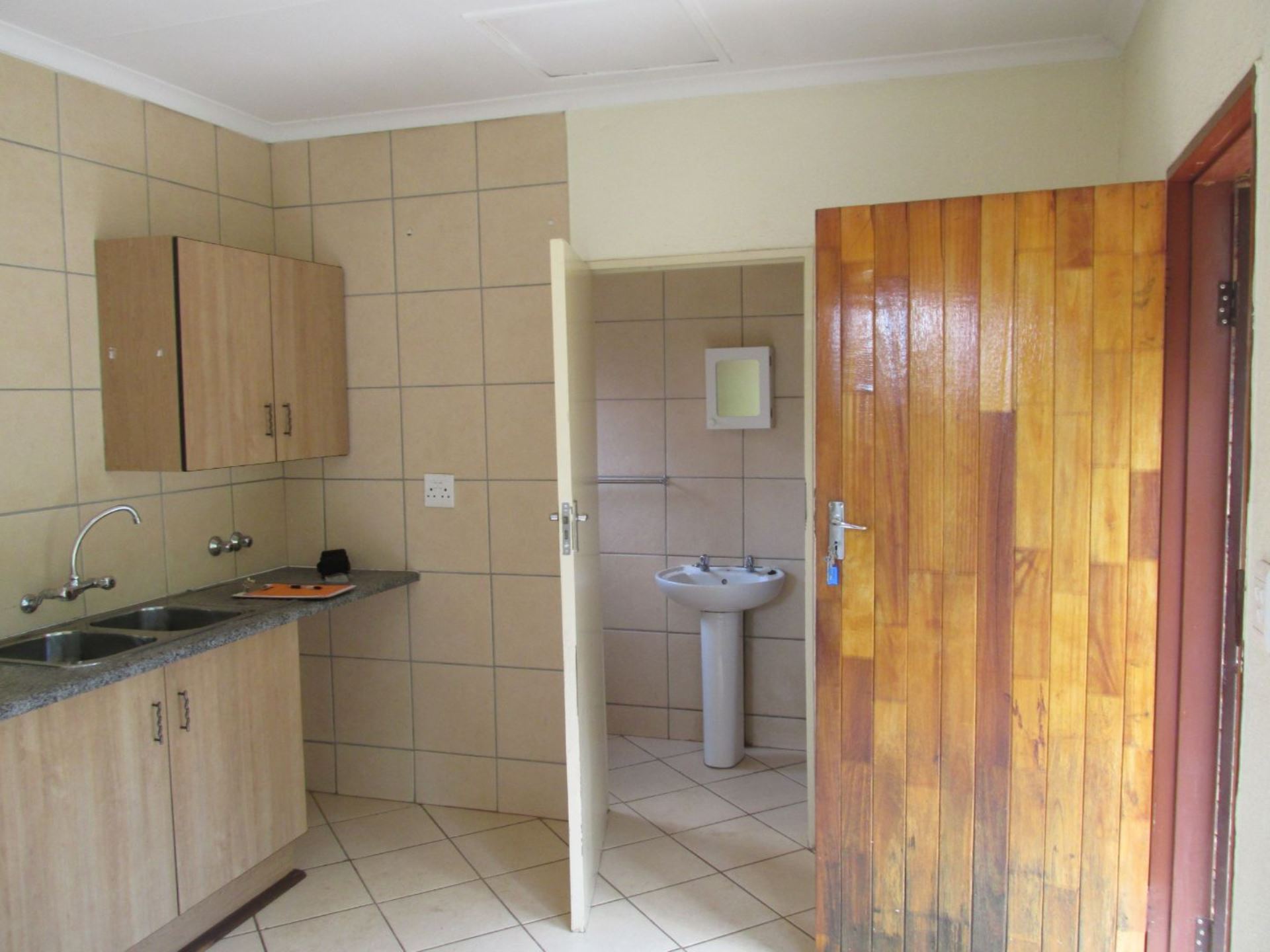 Philip Nel Park Flat Rental Monthly in PHILIP NEL PARK, PRETORIA R2