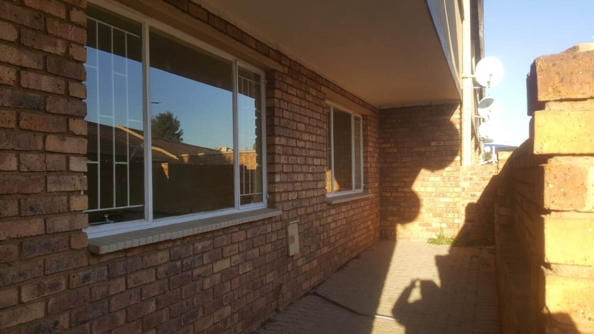 Terenure Townhouse Rental Monthly in TERENURE, KEMPTON PARK R5,000.00