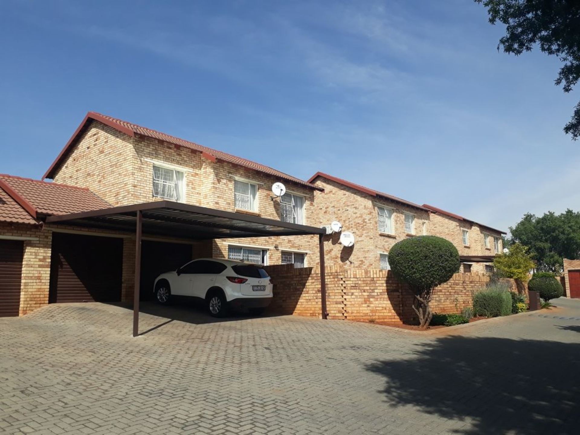 Allens Nek, Roodepoort properties and houses to rent 1 to 4 of 4