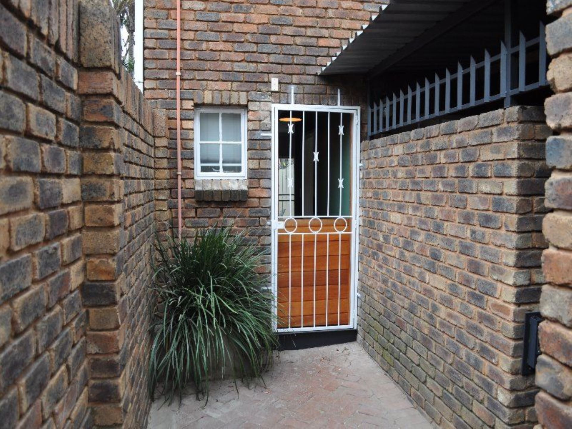 Townhouse For Sale in WATERKLOOF GLEN EXT 5