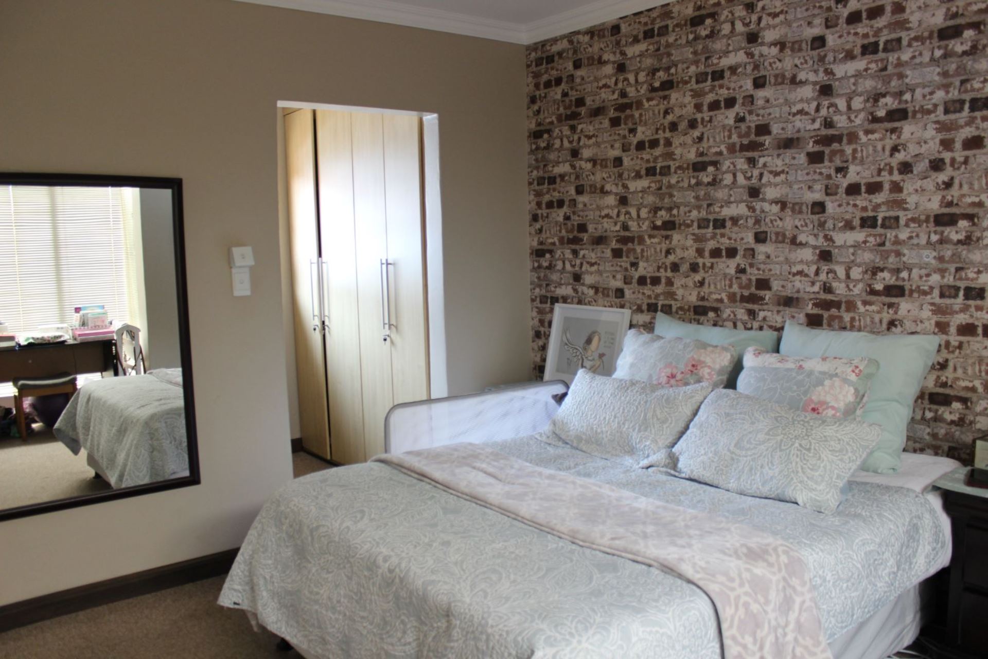 Woodland Hills Townhouse For Sale in WOODLAND HILLS, BLOEMFONTEIN for