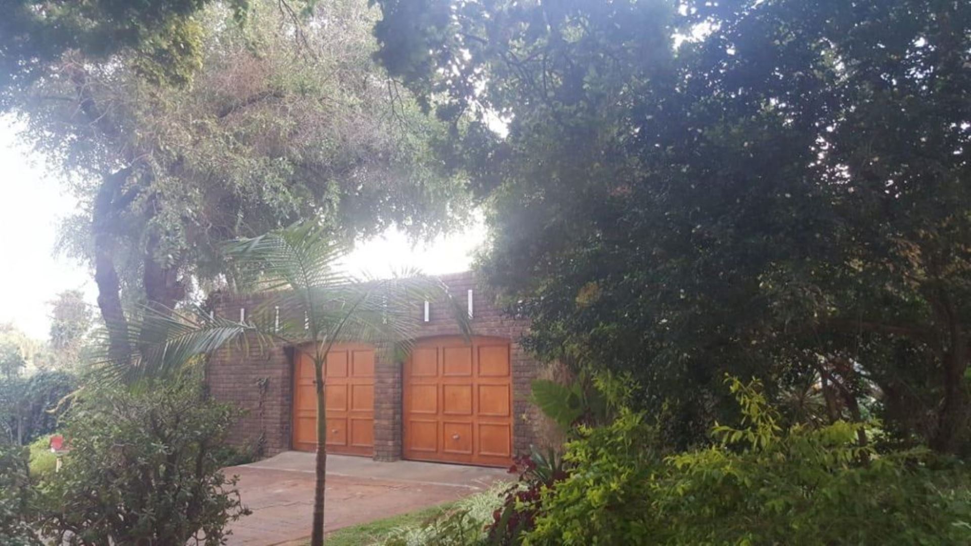 Bendor House For Sale in BENDOR, Polokwane was listed for R4,500,000.