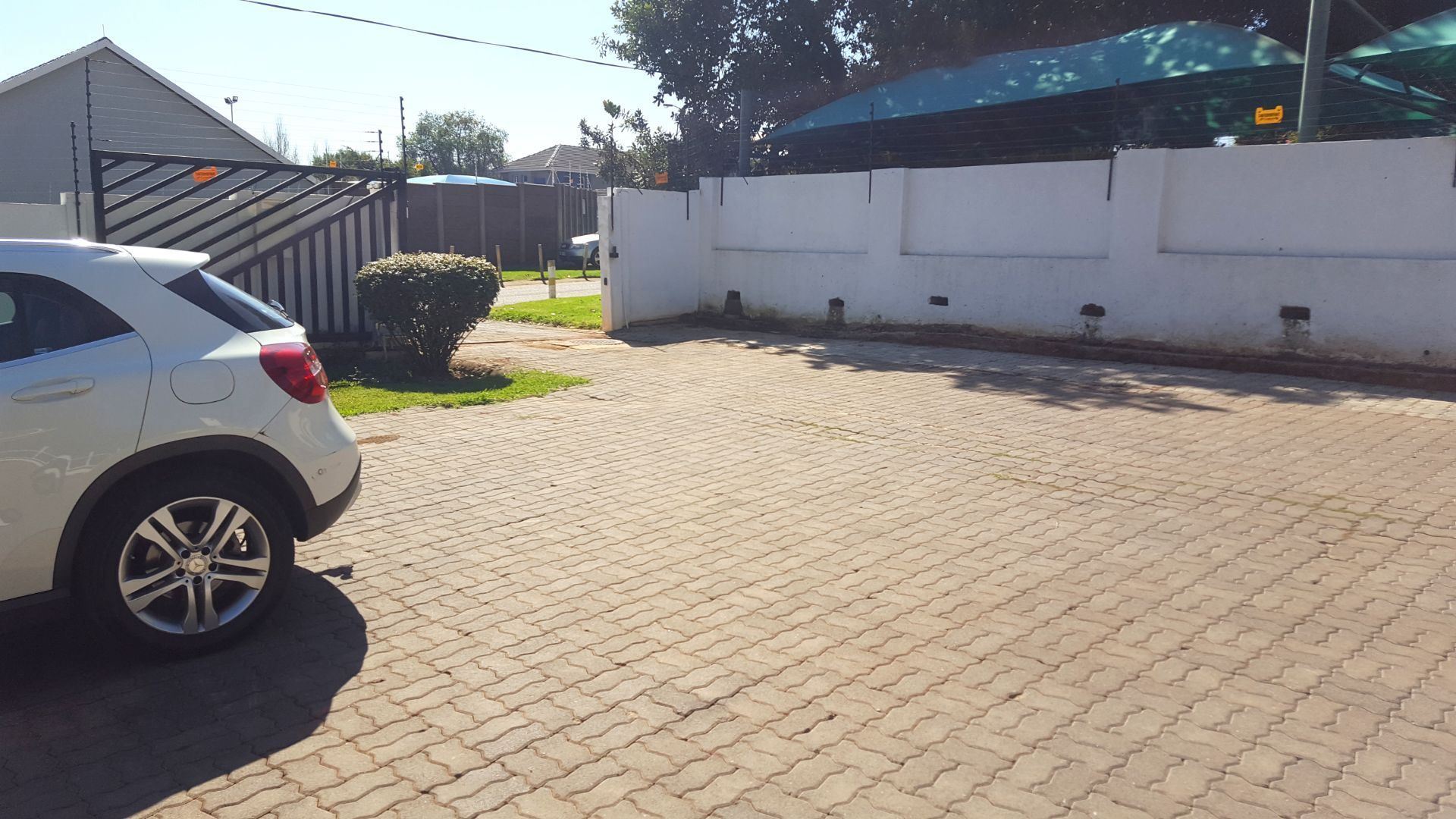 Isando Office For Sale in ISANDO, KEMPTON PARK for sale in Gauteng